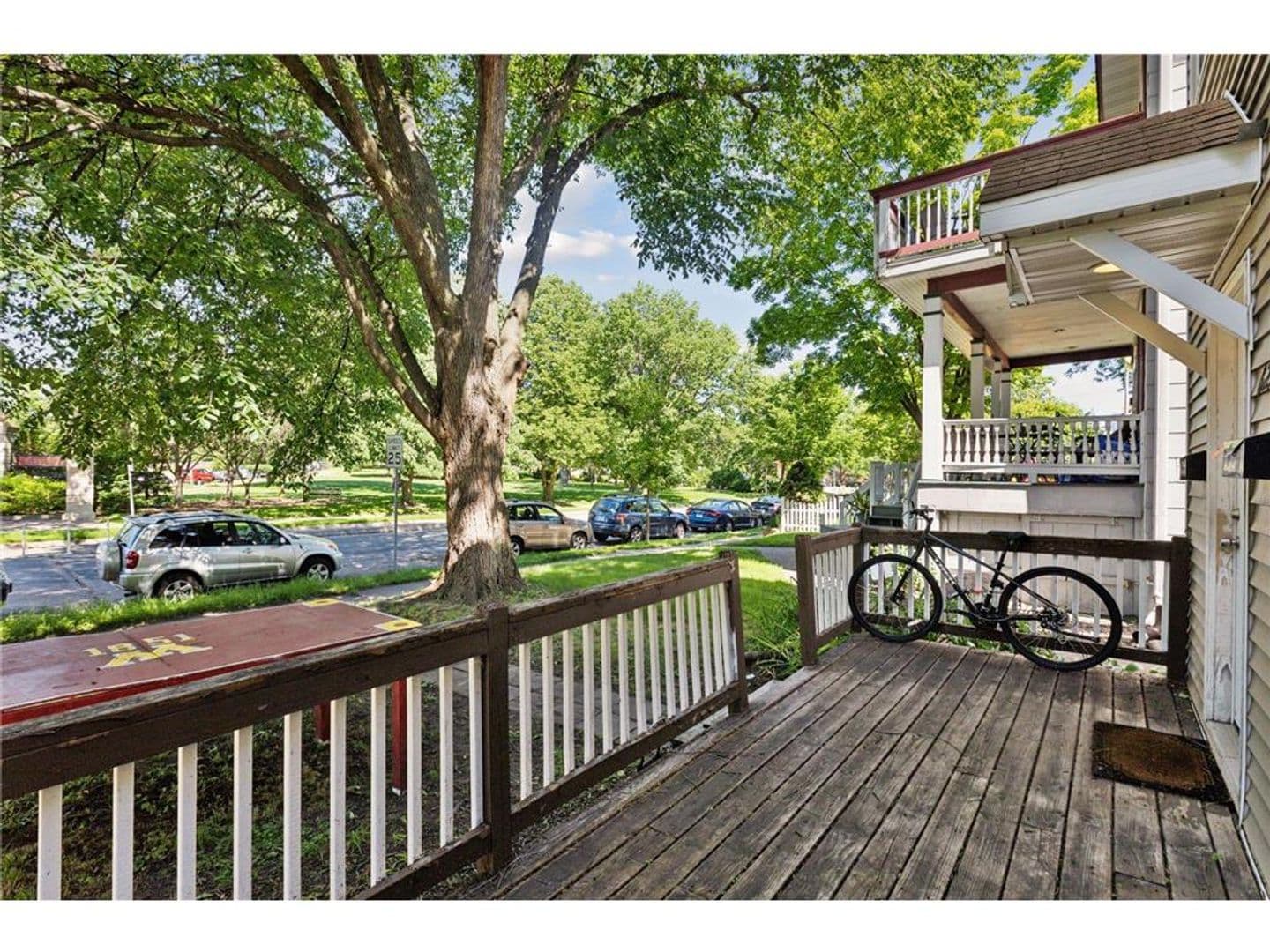 Minneapolis Apartment: 629 Oak St SE #1