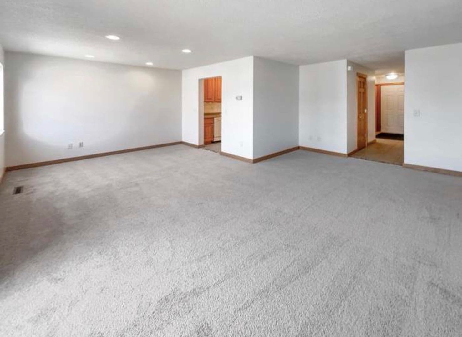 Shoreview Townhome: 4326 Chatsworth St. N.