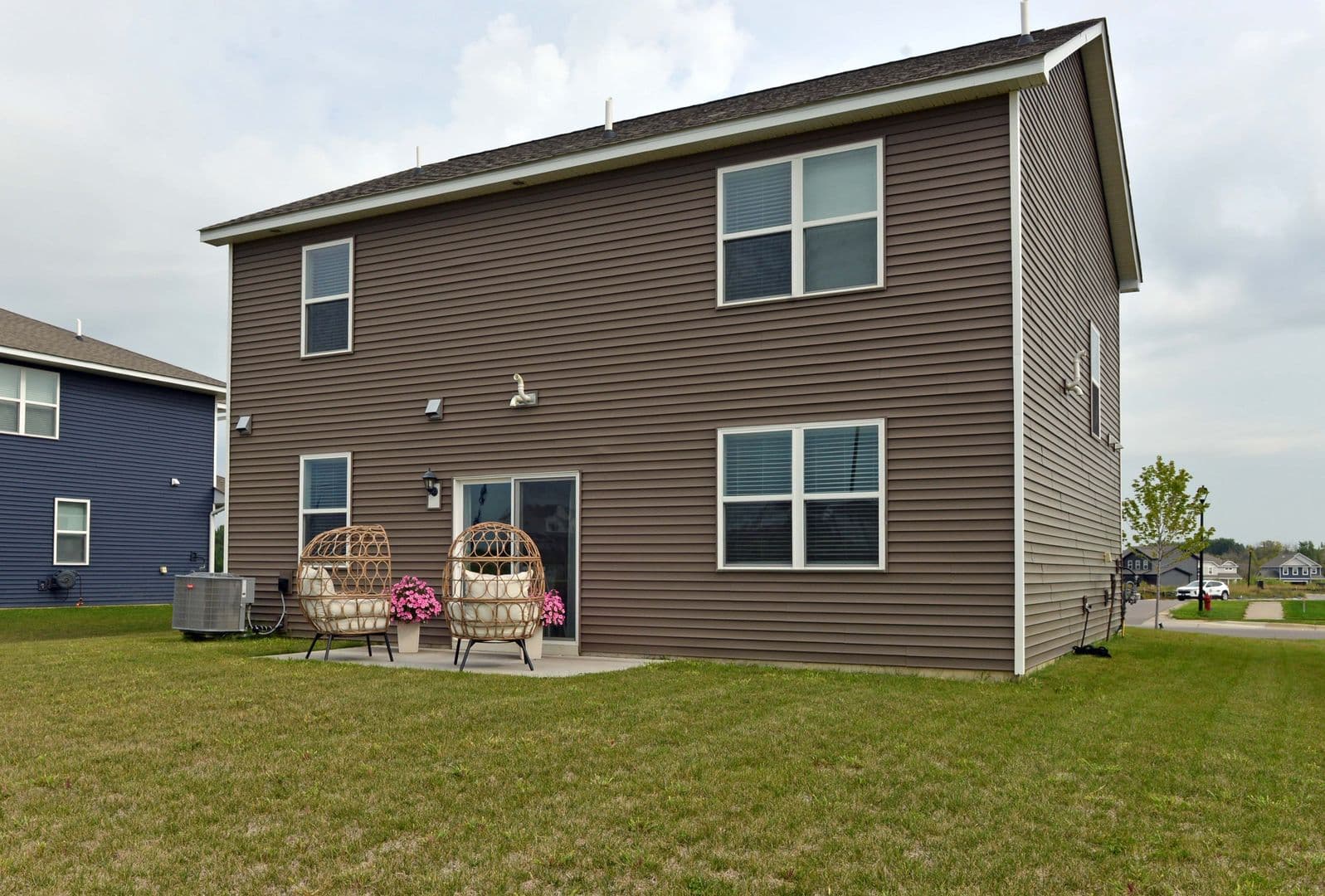 Rogers House: 23465 Ashbury Dr