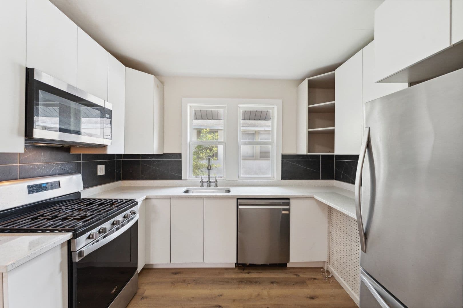 St Paul Apartment: 987 Dayton Ave