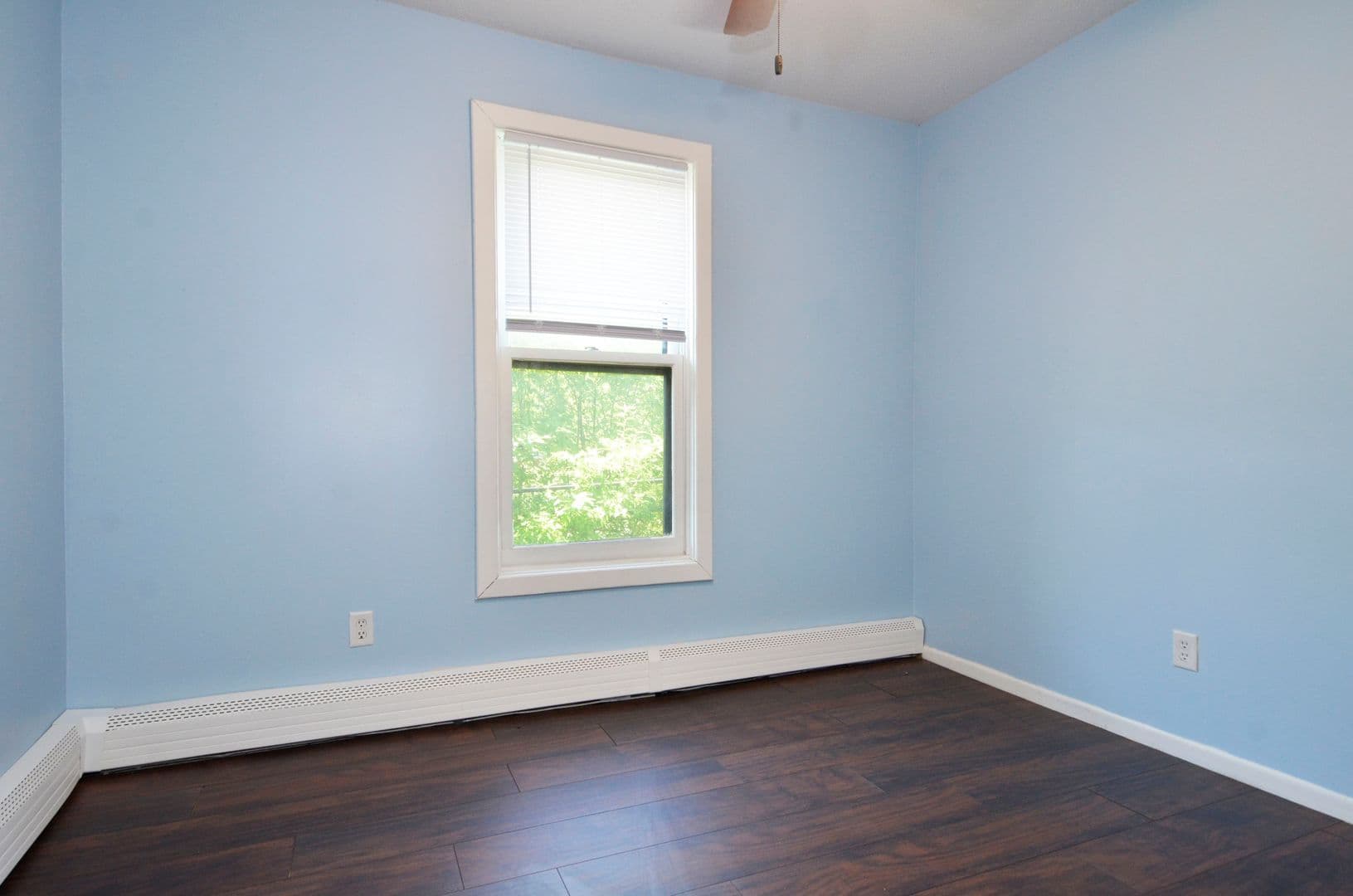 St Paul Apartment: 61 Delos St W - 4