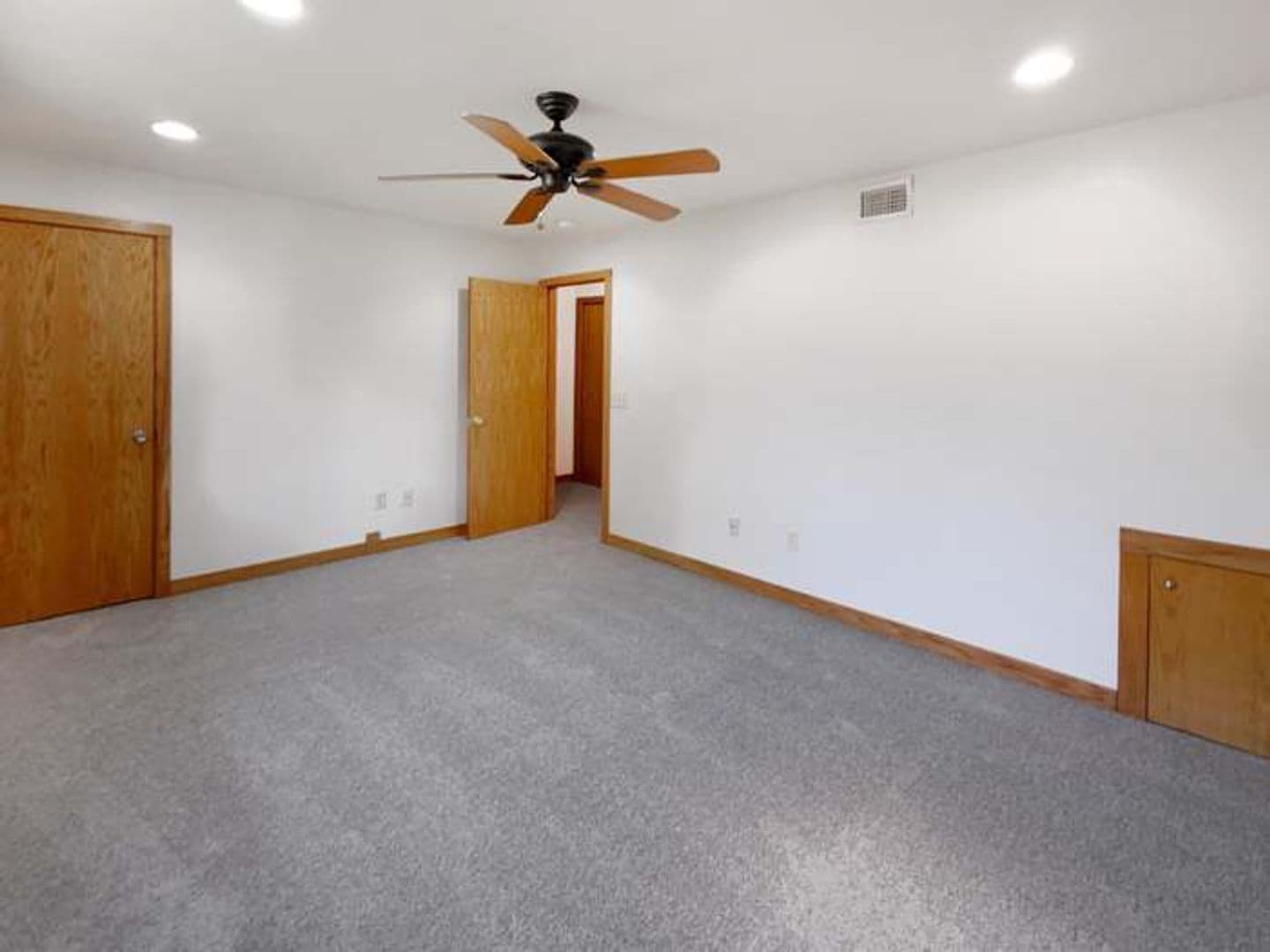 Shoreview Townhome: 4326 Chatsworth St. N.