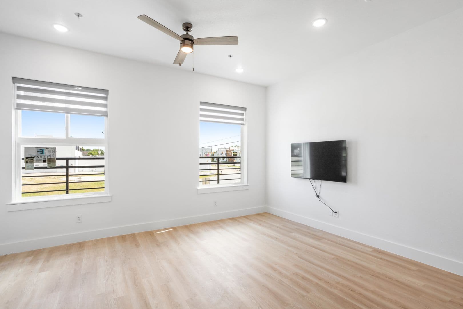 Fort Worth Apartment: 2400 Benbrook Dr