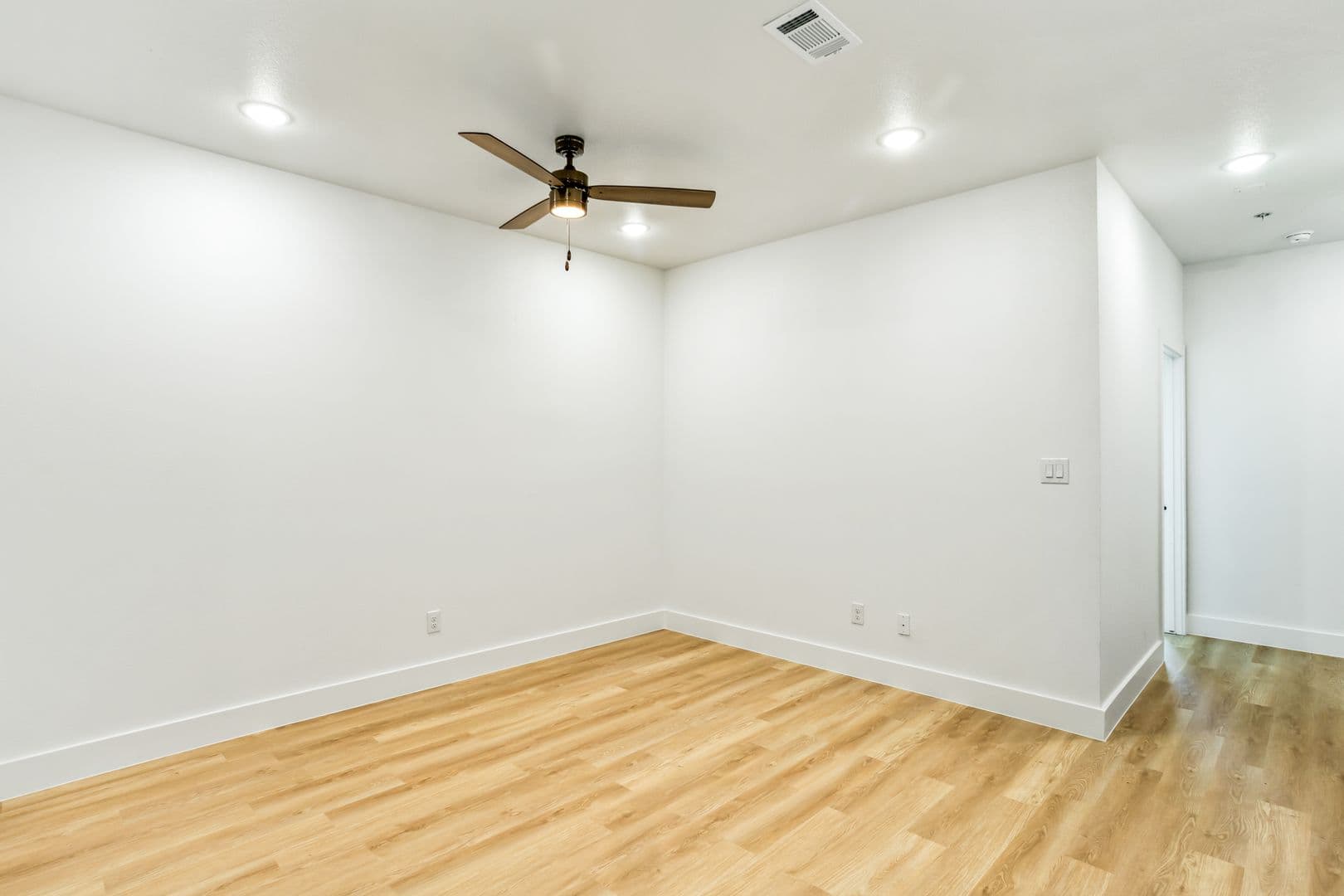 Fort Worth Apartment: 2400 Benbrook Dr