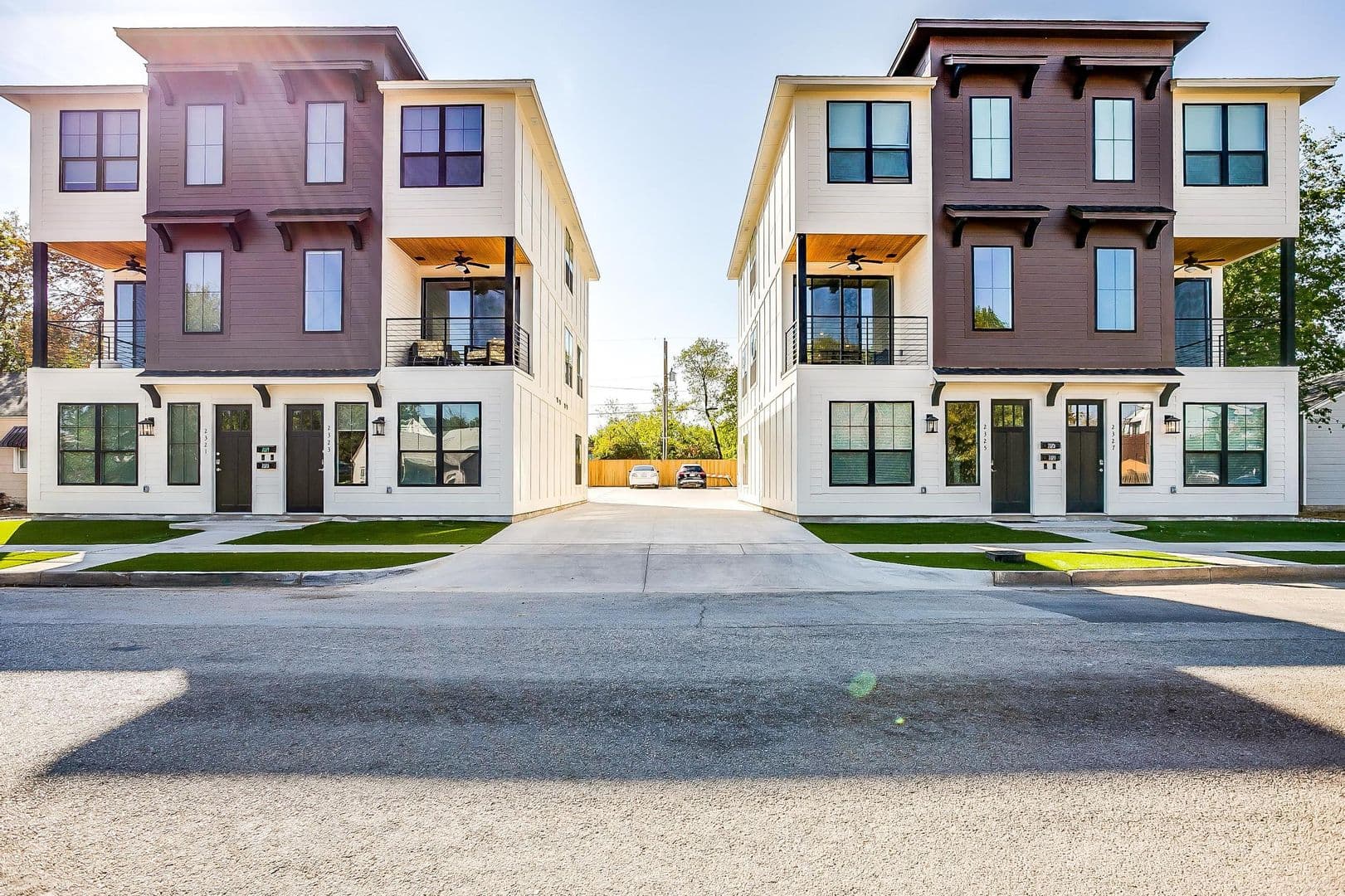 Fort Worth Apartment: 2323 Benbrook Blvd