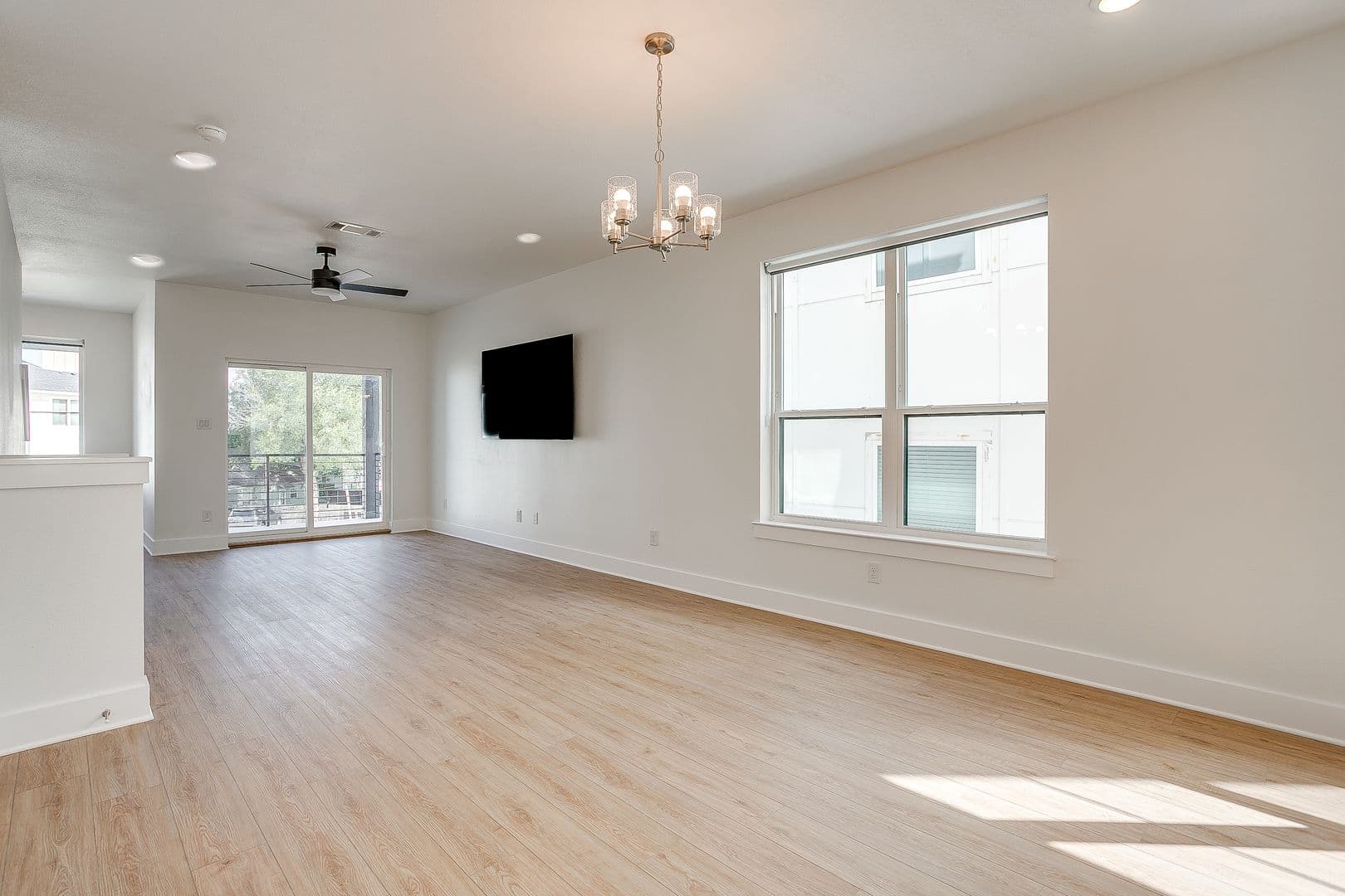 Fort Worth Apartment: 2335 Benbrook Blvd