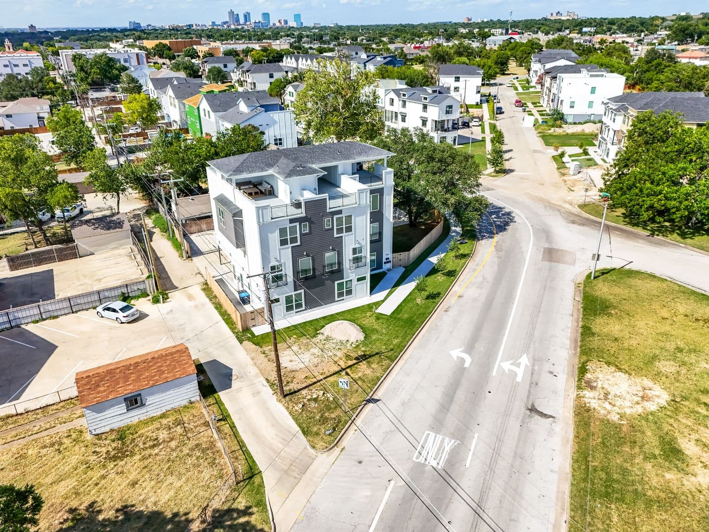Fort Worth Apartment: 2400 Benbrook Dr