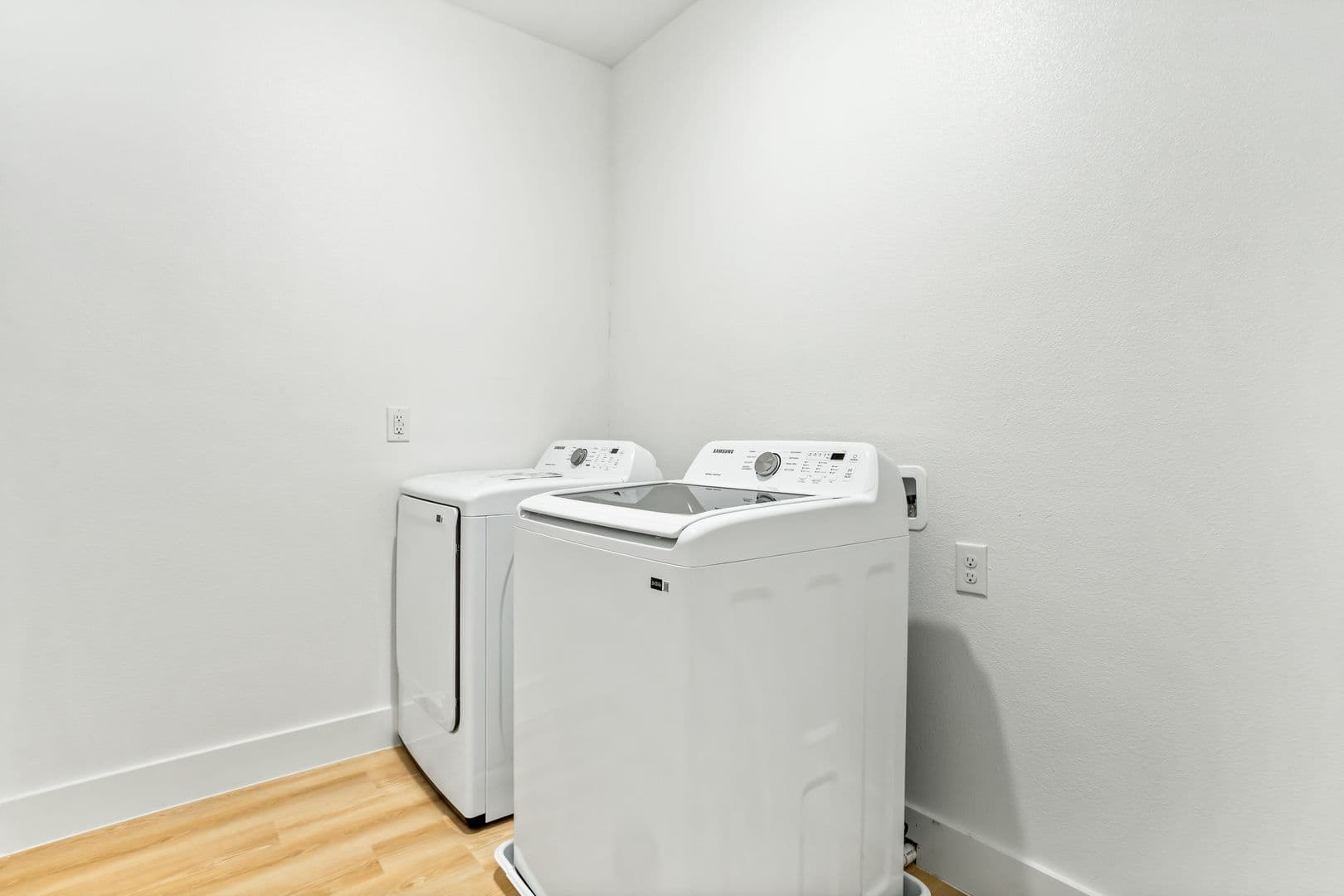 Fort Worth Apartment: 2400 Benbrook Dr