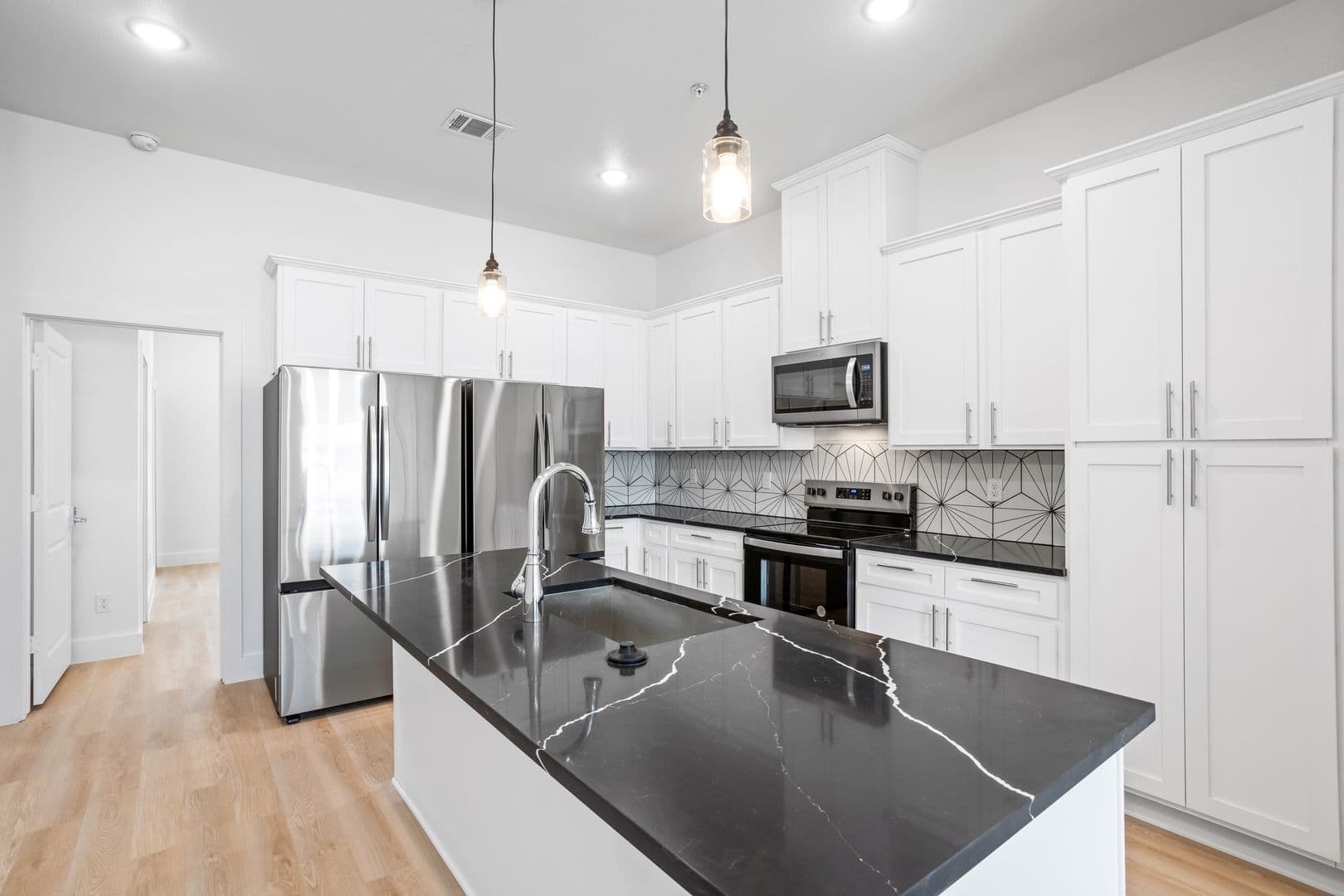 Fort Worth Apartment: 2400 Benbrook Dr