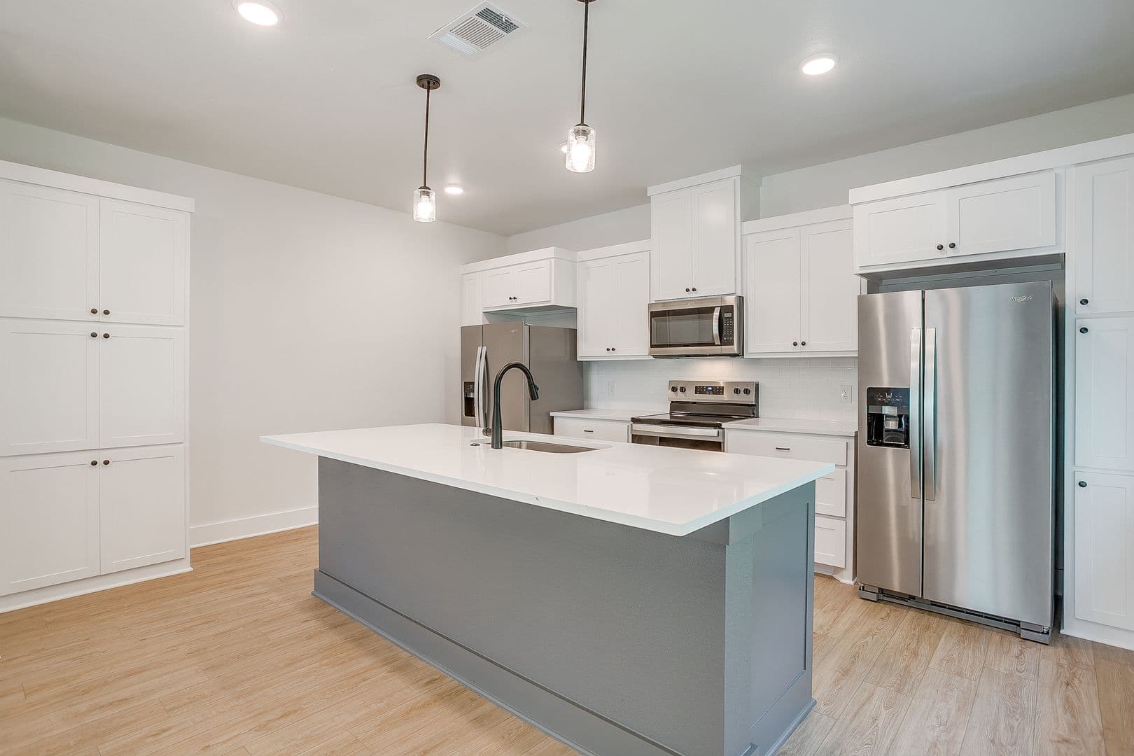 Fort Worth Apartment: 2347 Benbrook Blvd
