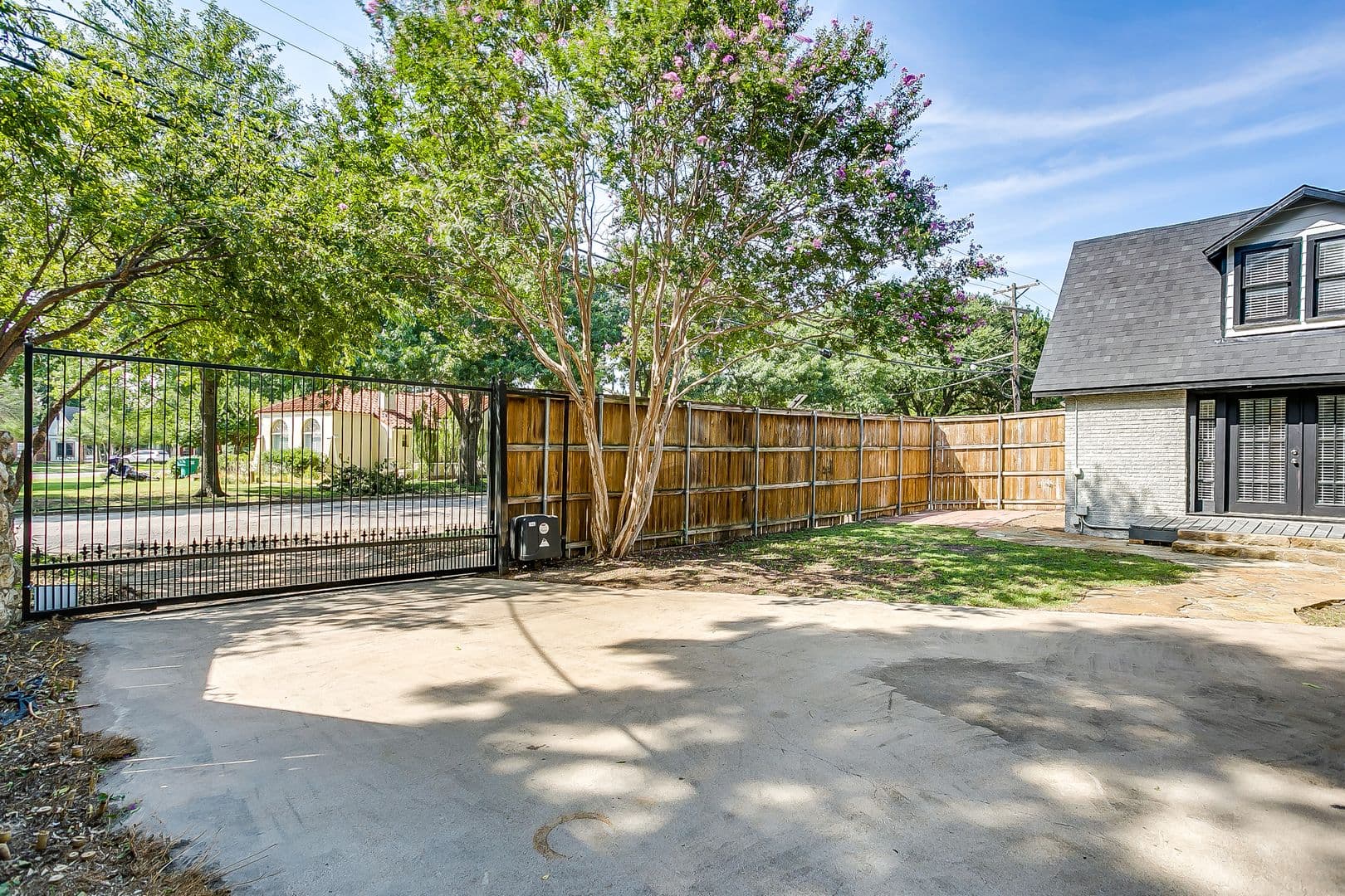 Fort Worth Apartment: 3257 Greene Ave