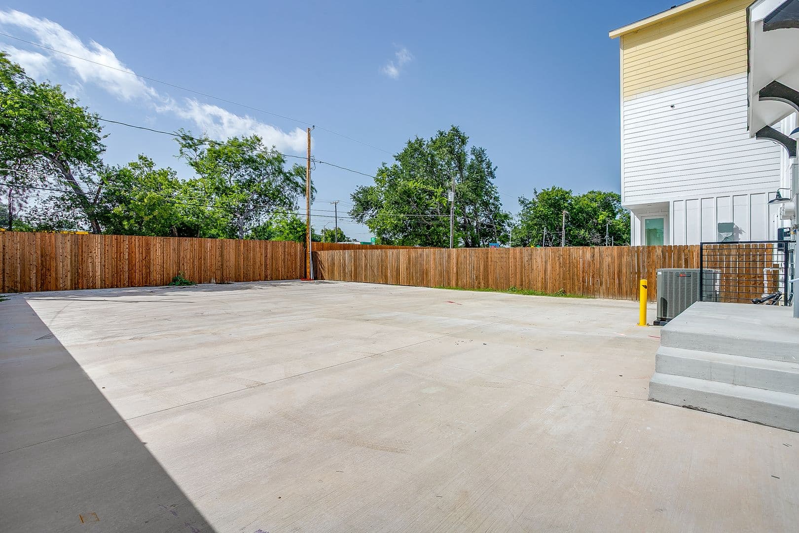 Fort Worth Apartment: 2333 Benbrook Blvd