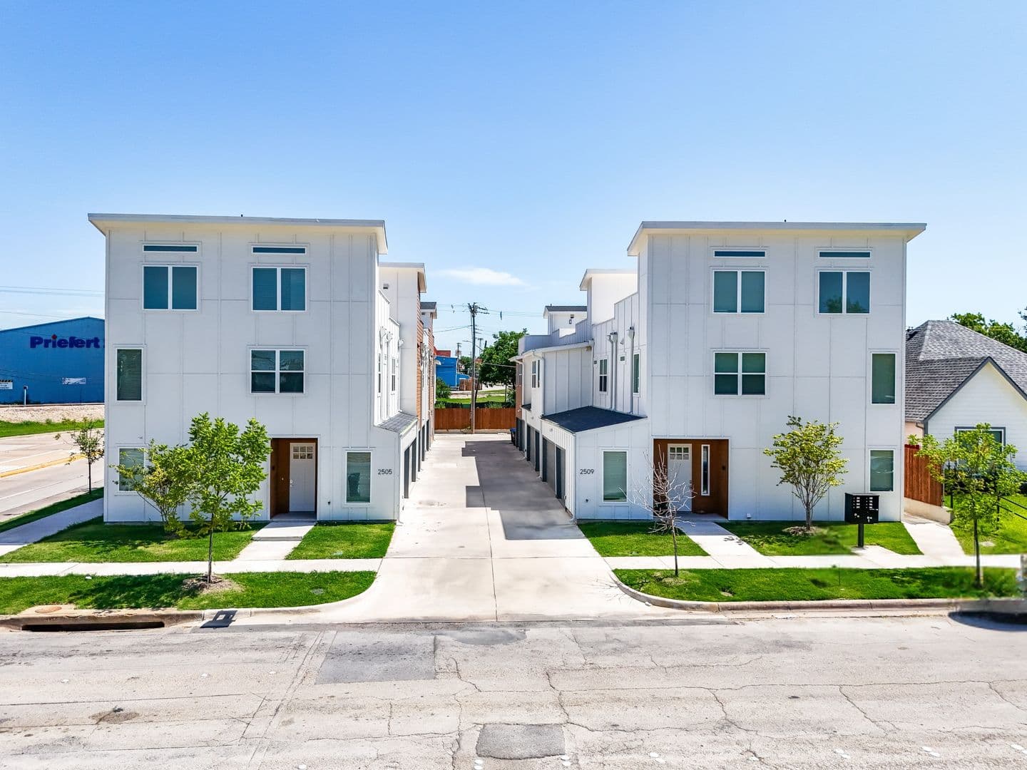 Fort Worth Apartment: 2509 Benbrook Blvd