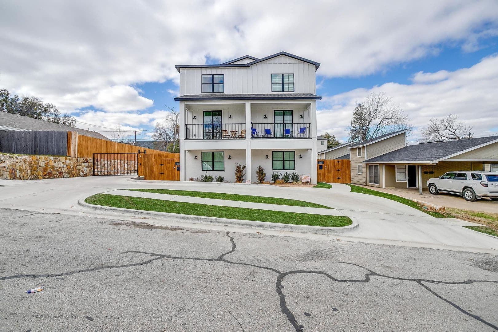 Fort Worth Apartment: 2832 Wayside Ave