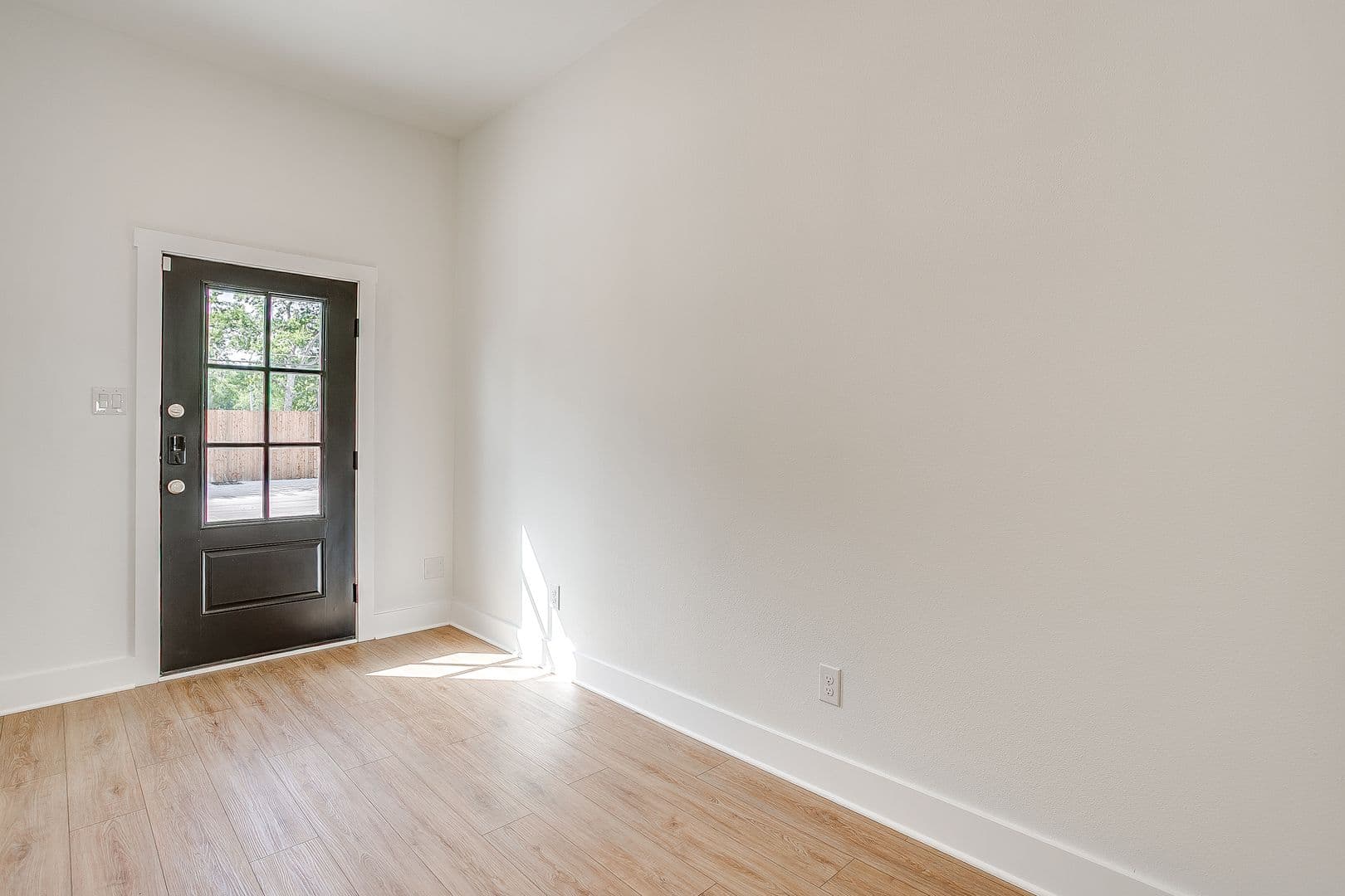 Fort Worth Apartment: 2335 Benbrook Blvd