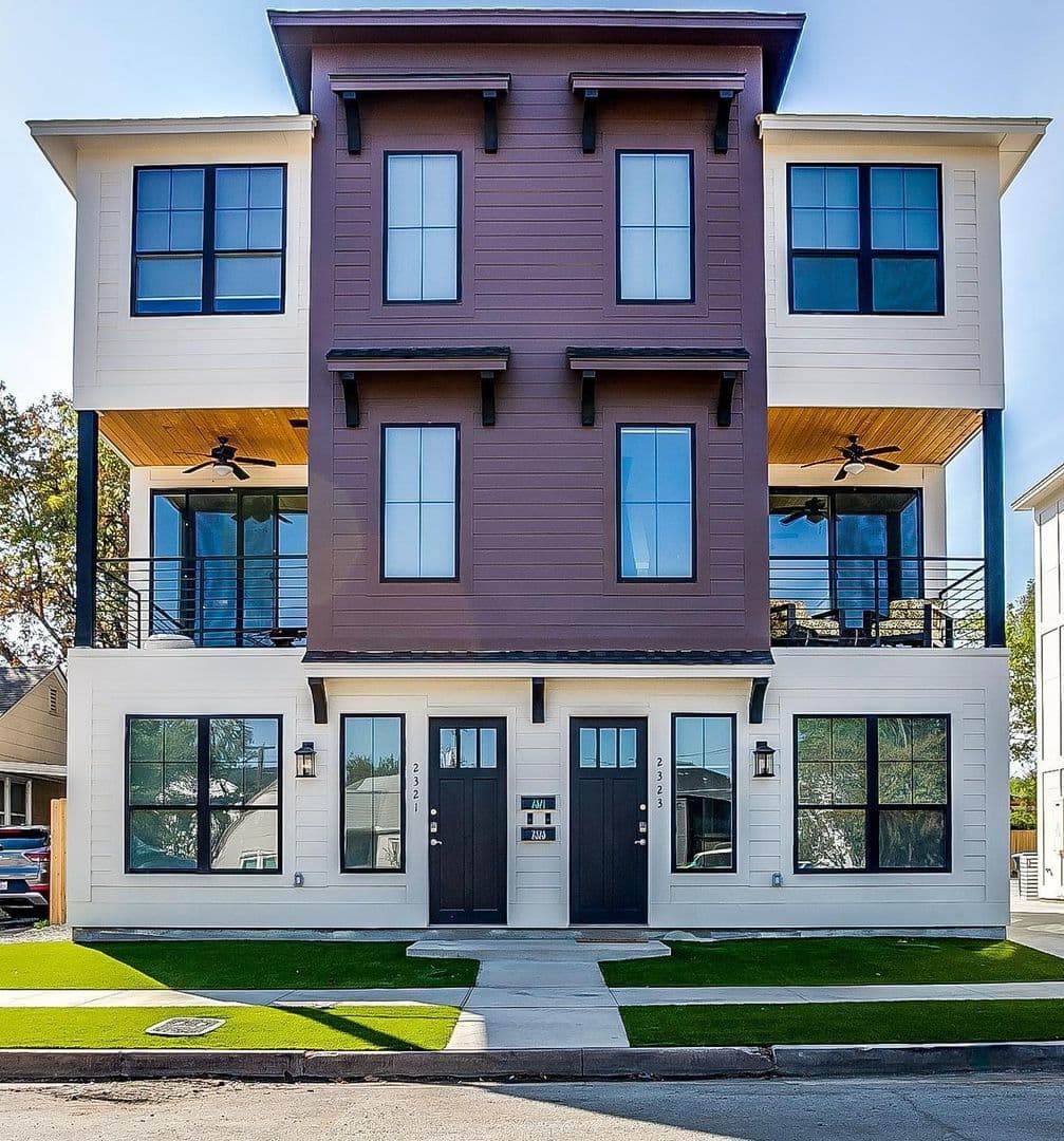 Fort Worth Apartment: 2323 Benbrook Blvd