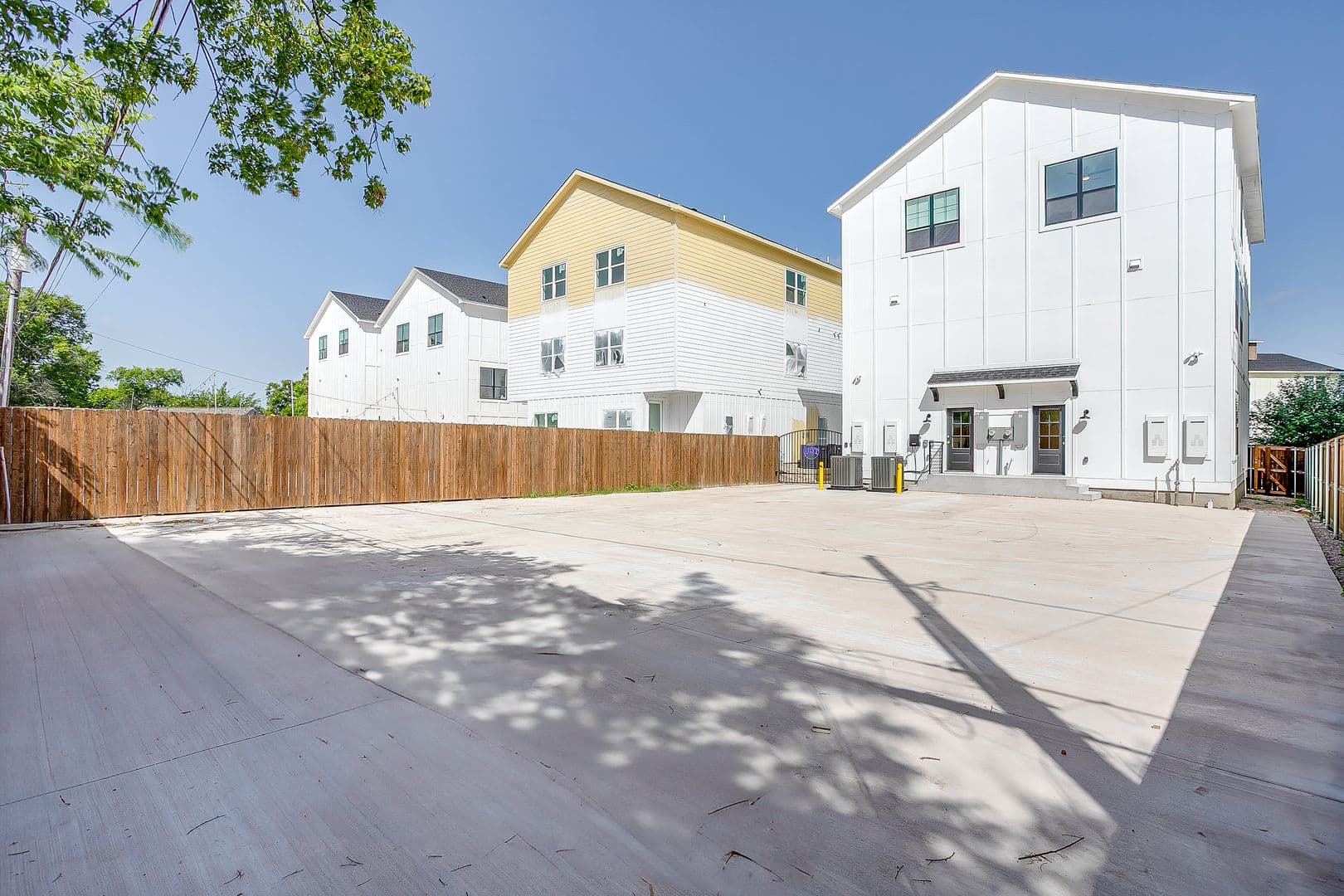 Fort Worth Apartment: 2333 Benbrook Blvd