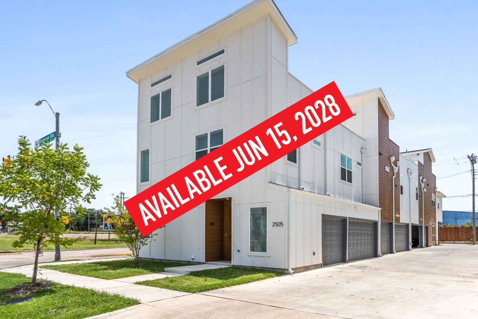 Fort Worth Apartment: 2505 Benbrook