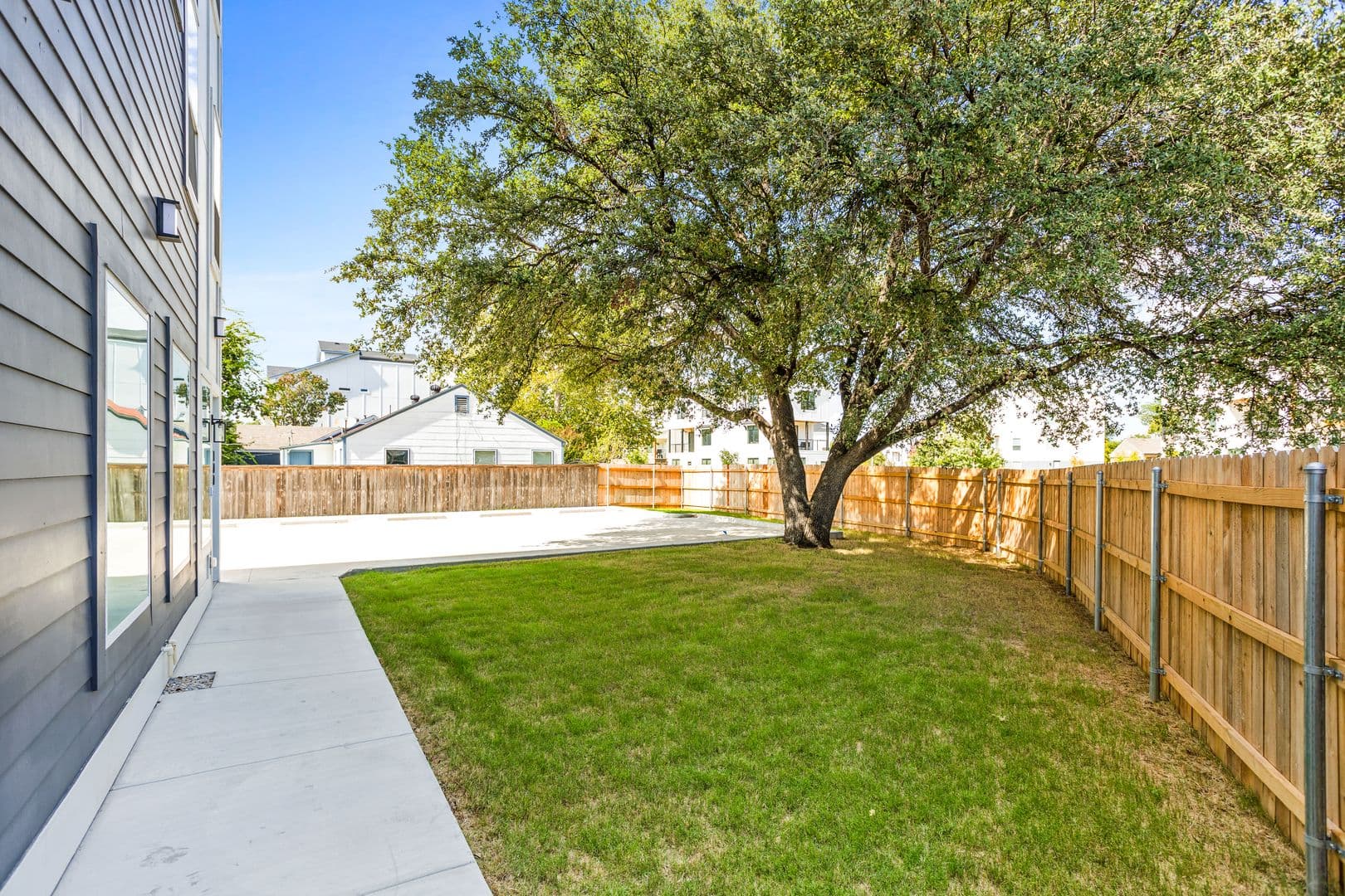 Fort Worth Apartment: 2400 Benbrook Dr