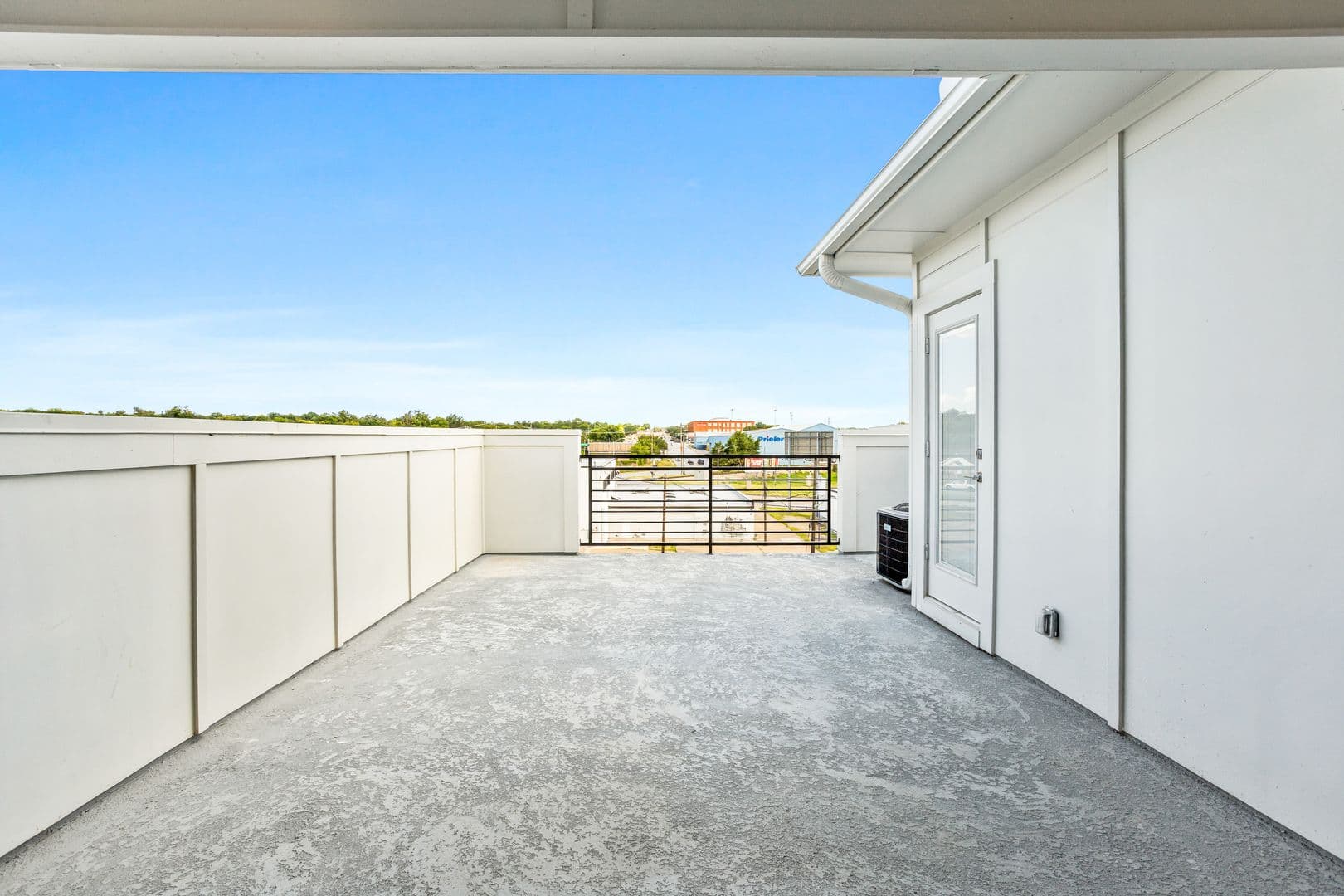 Fort Worth Apartment: 2400 Benbrook Dr