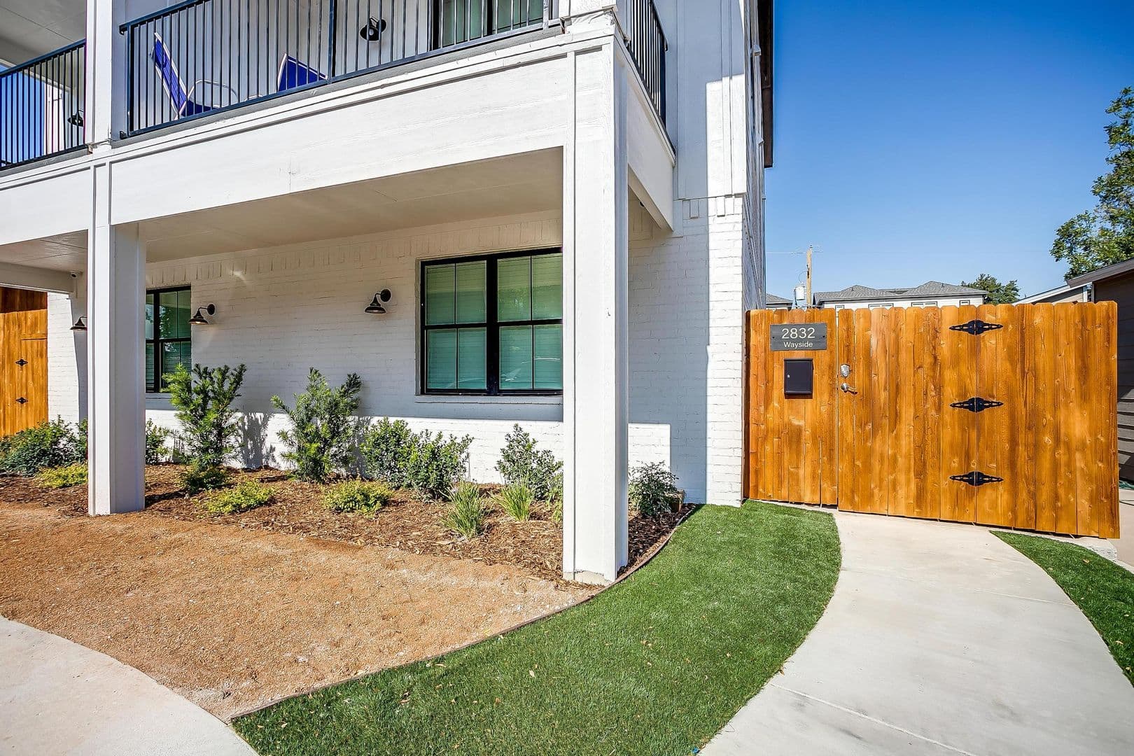 Fort Worth Apartment: 2832 Wayside Ave