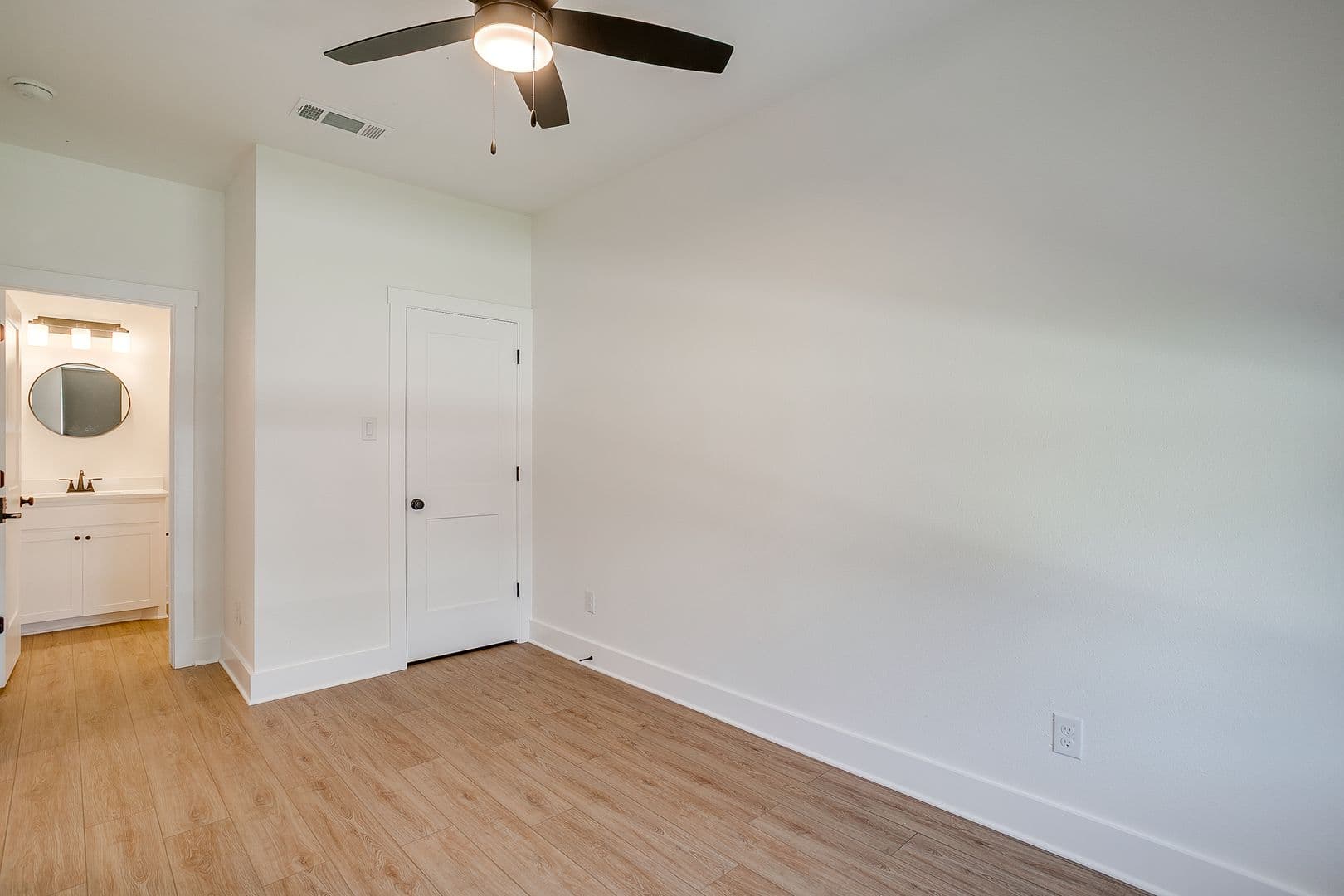 Fort Worth Apartment: 2347 Benbrook Blvd