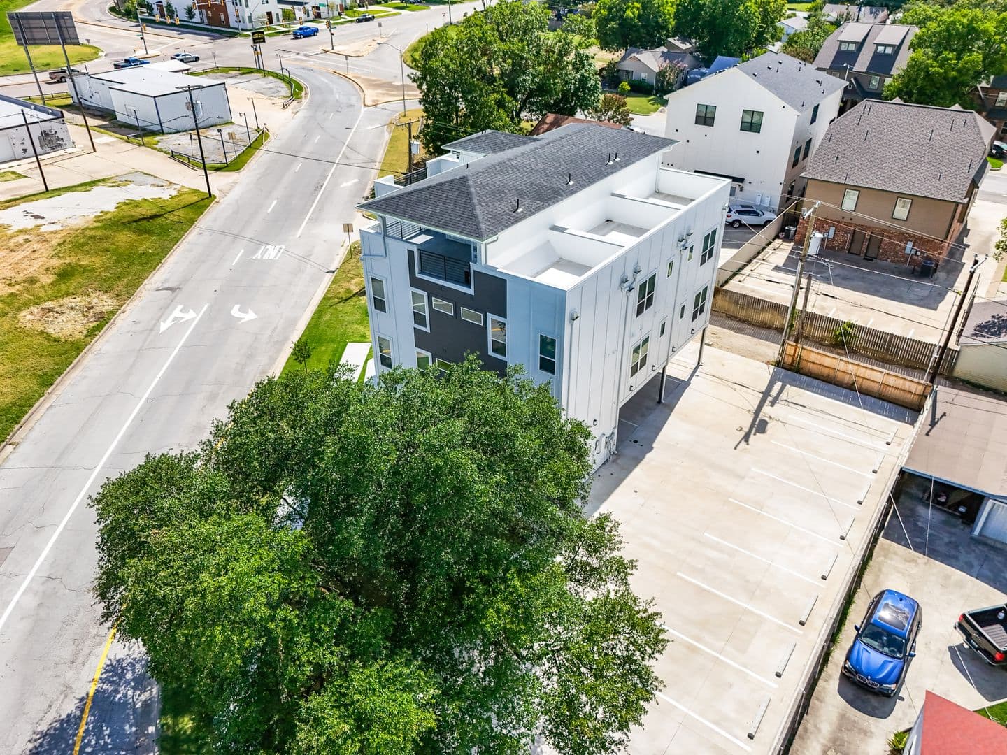 Fort Worth Apartment: 2400 Benbrook Dr