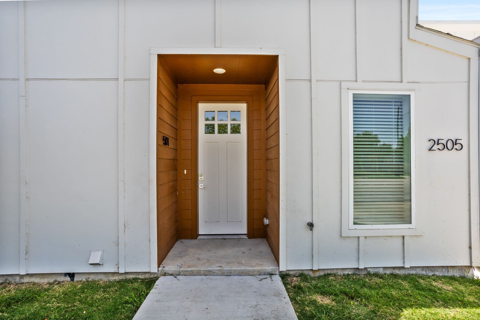 Fort Worth Apartment: 2505 Benbrook