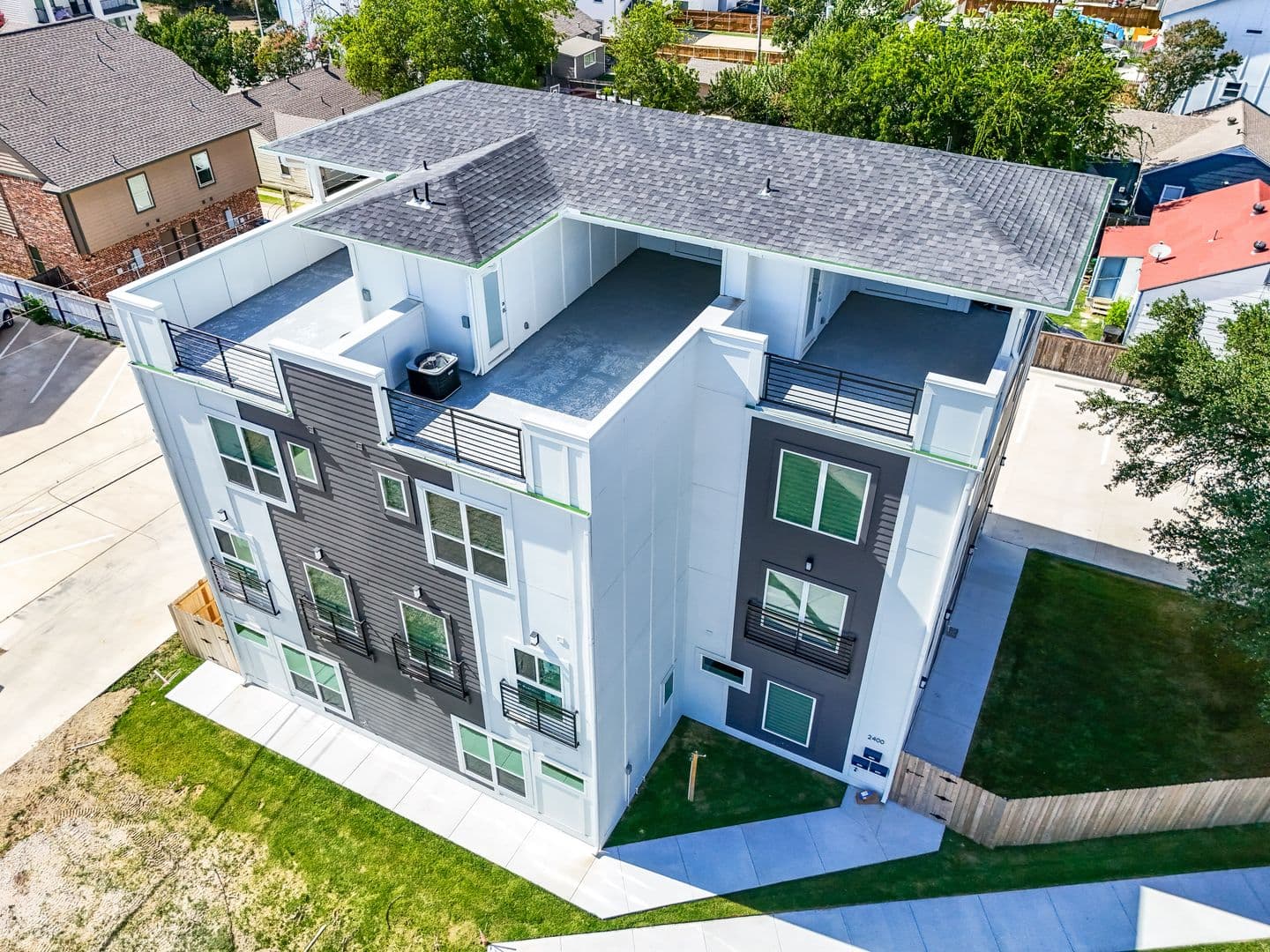Fort Worth Apartment: 2400 Benbrook Dr