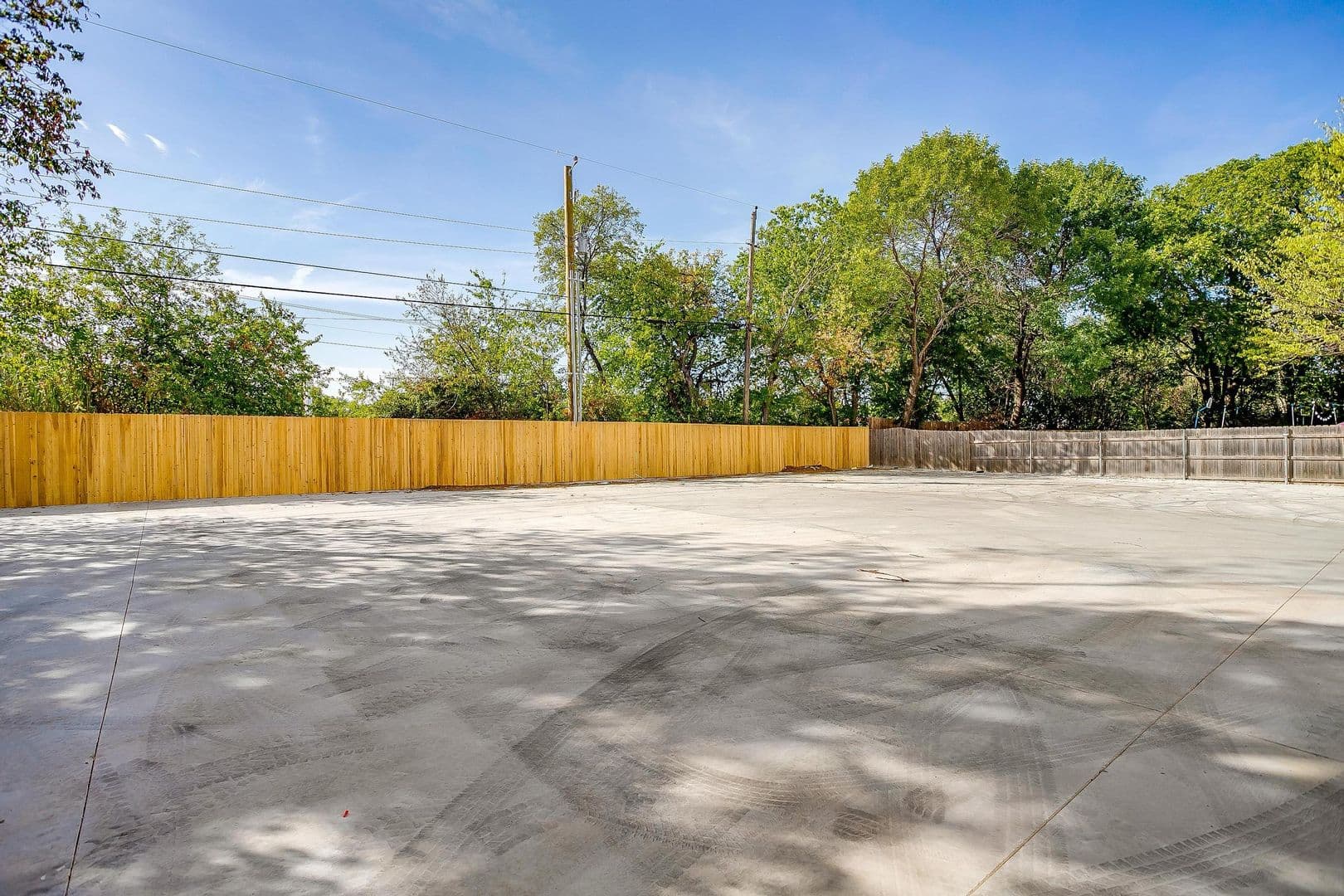 Fort Worth Apartment: 2323 Benbrook Blvd