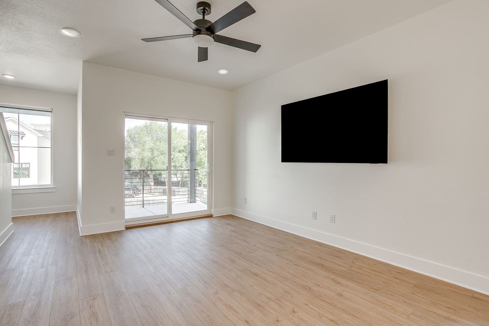 Fort Worth Apartment: 2333 Benbrook Blvd
