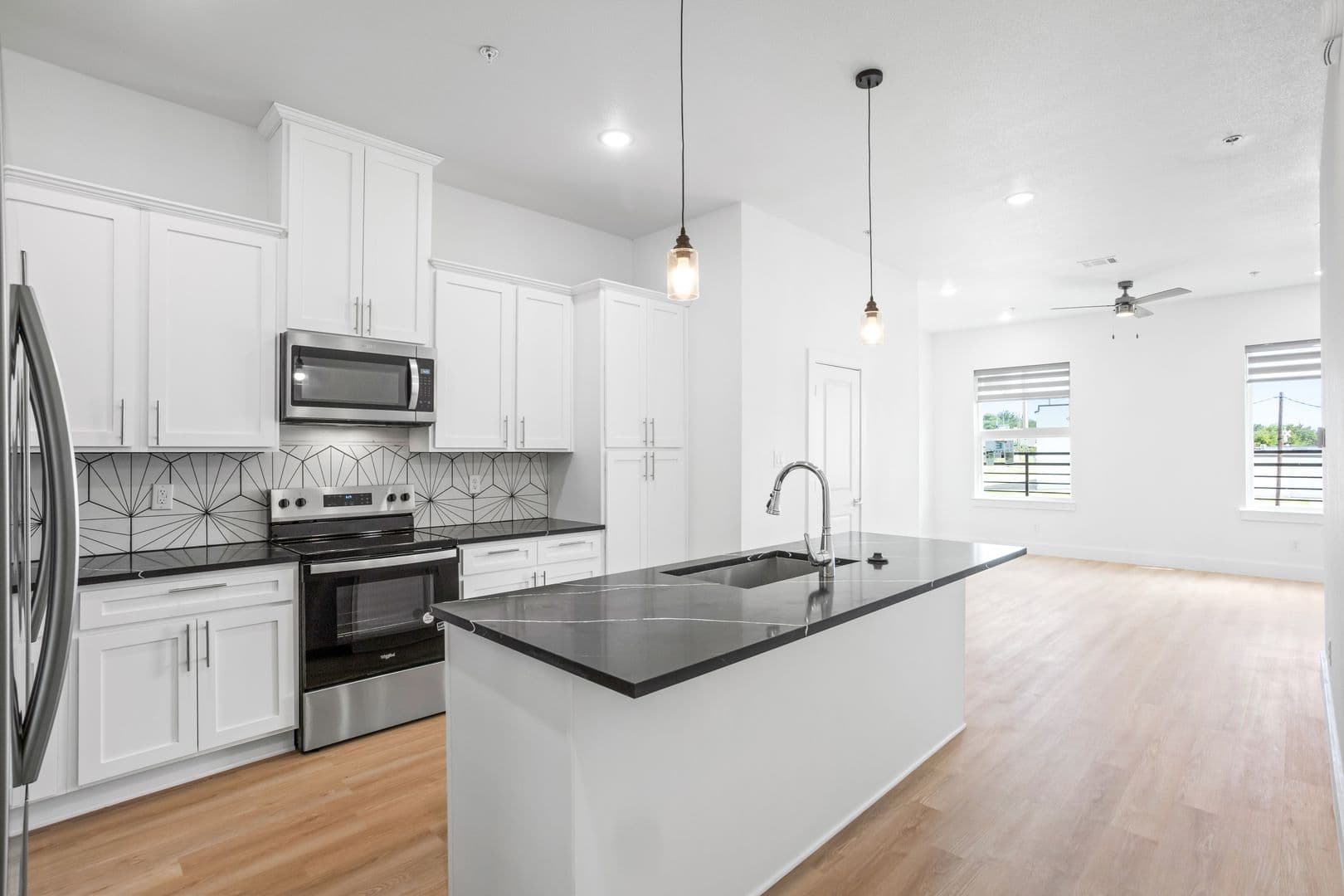 Fort Worth Apartment: 2400 Benbrook Dr