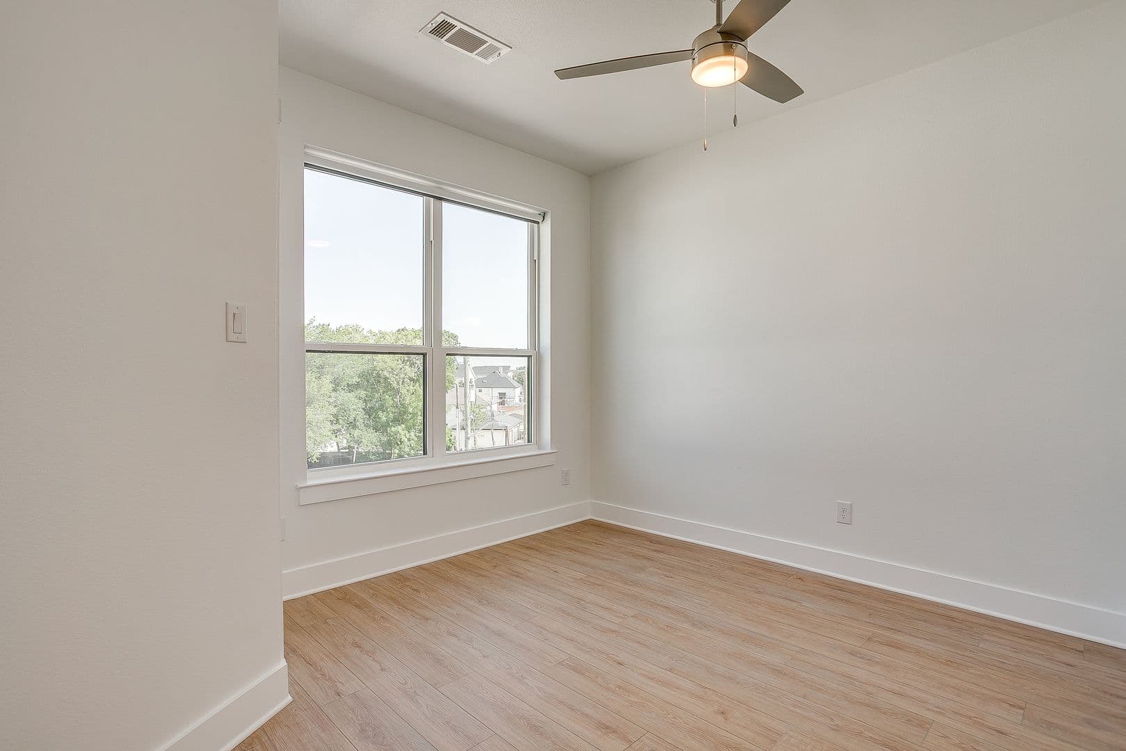 Fort Worth Apartment: 2335 Benbrook Blvd