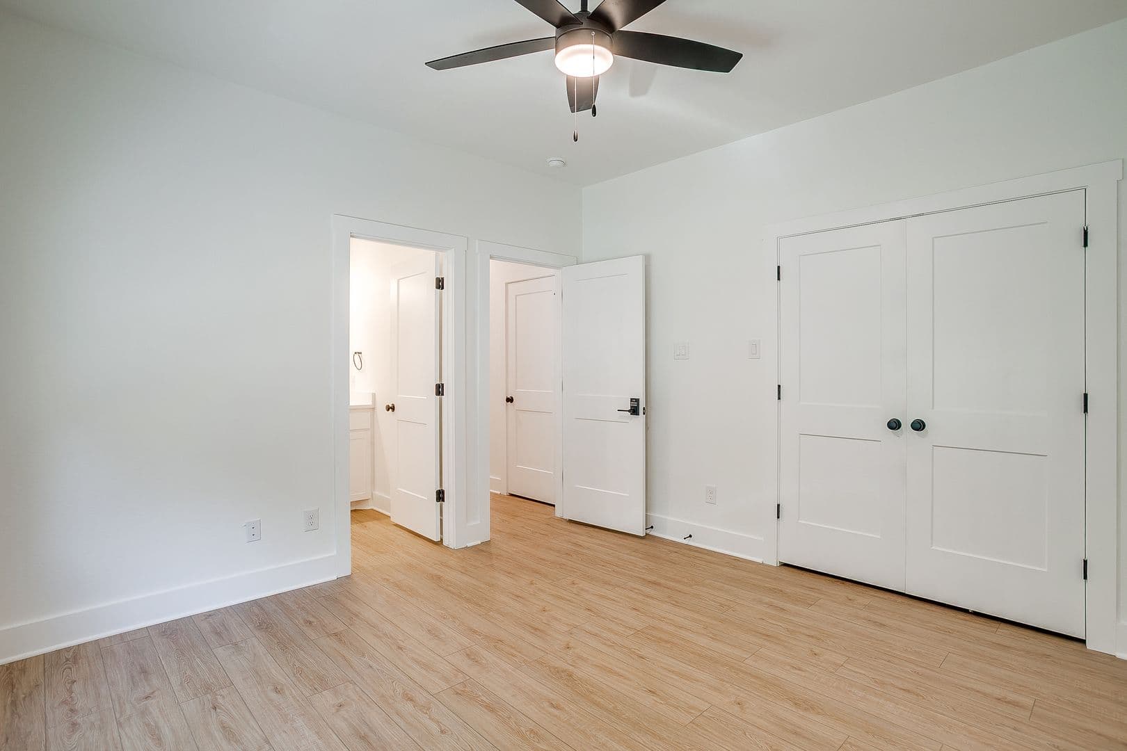 Fort Worth Apartment: 2347 Benbrook Blvd