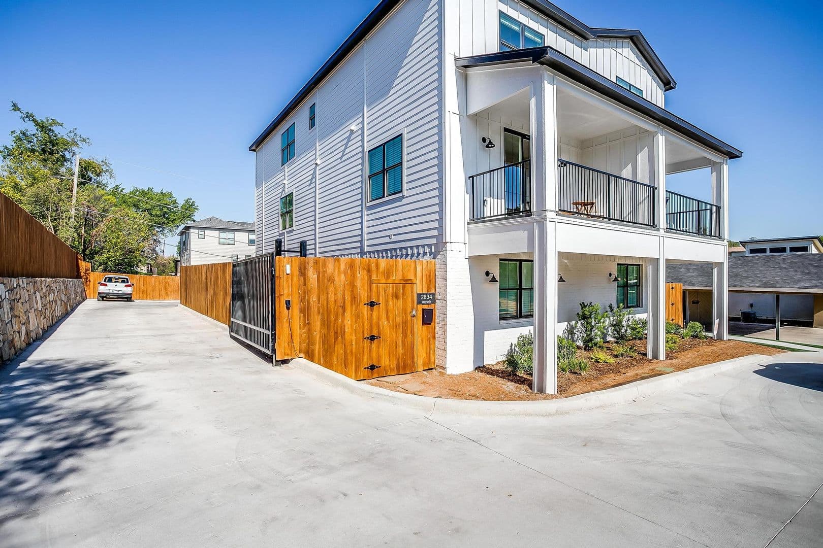 Fort Worth Apartment: 2832 Wayside Ave