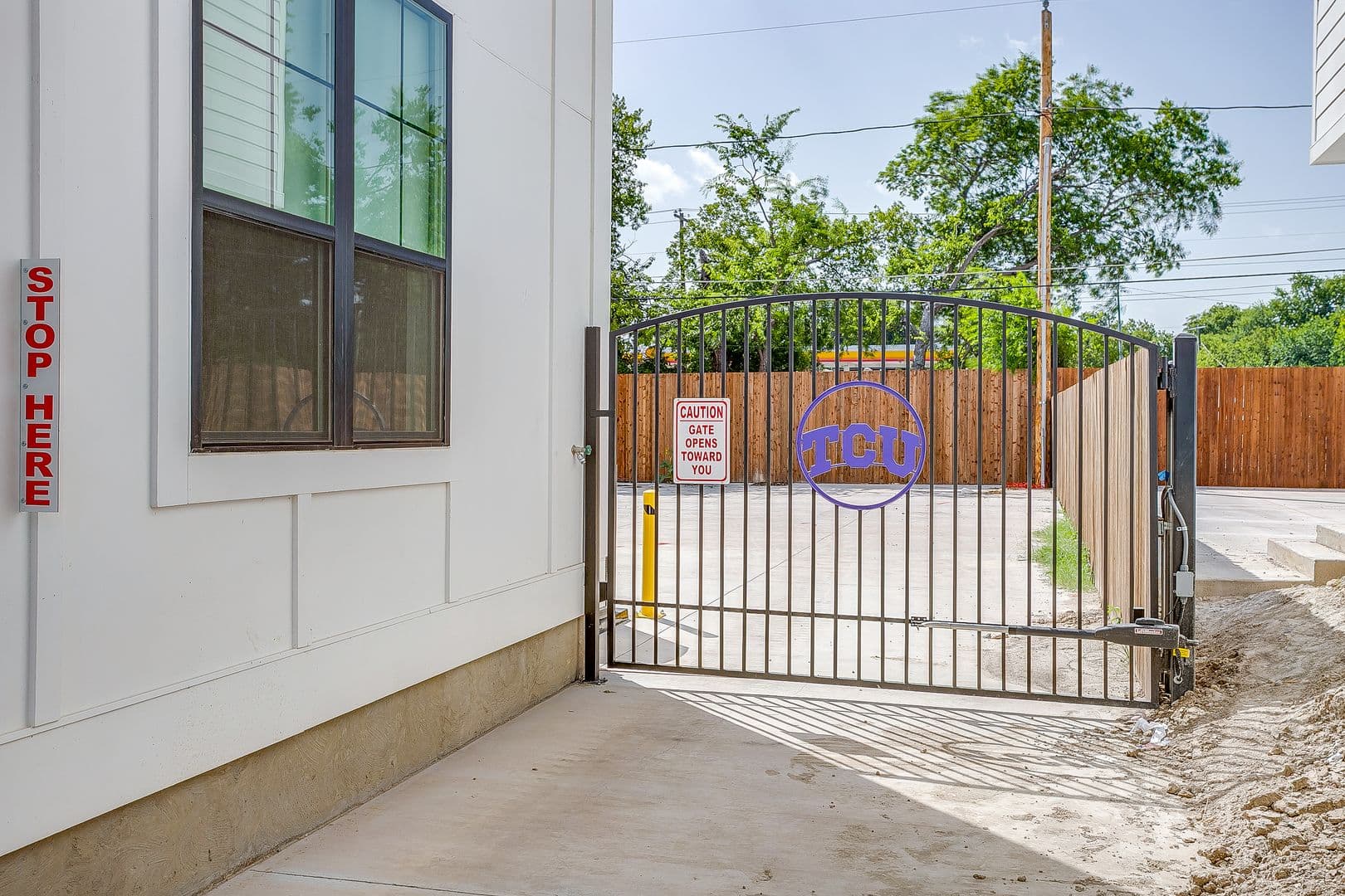 Fort Worth Apartment: 2335 Benbrook Blvd