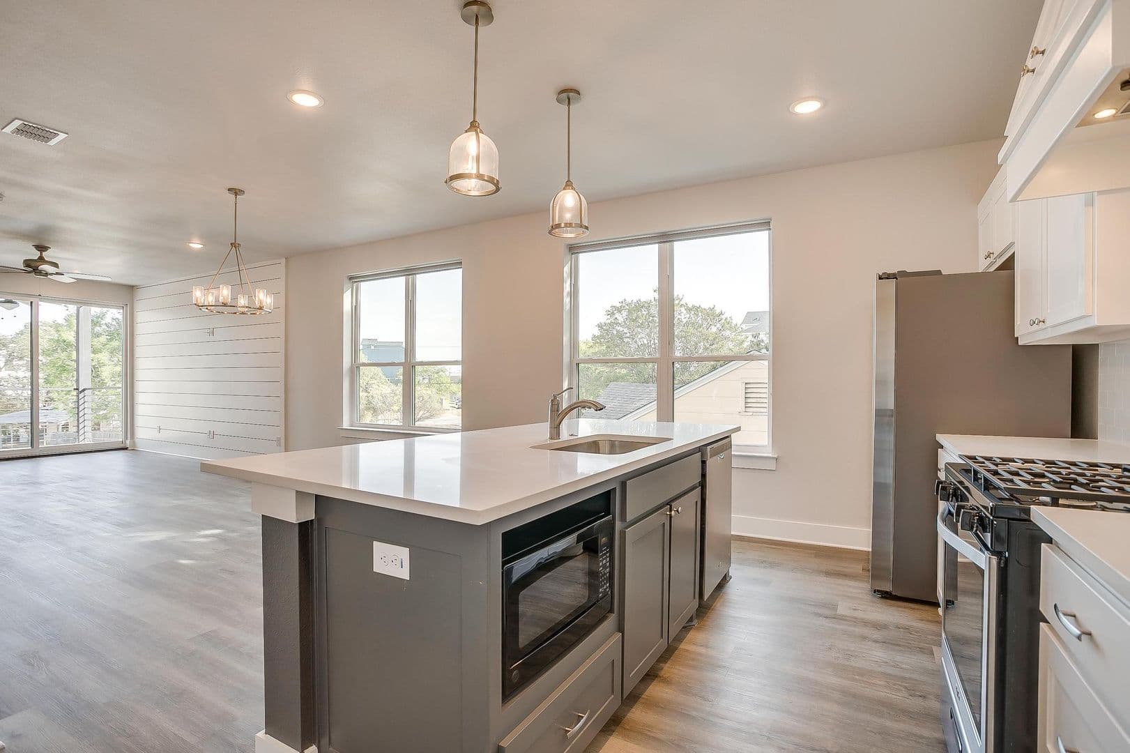 Fort Worth Apartment: 2323 Benbrook Blvd