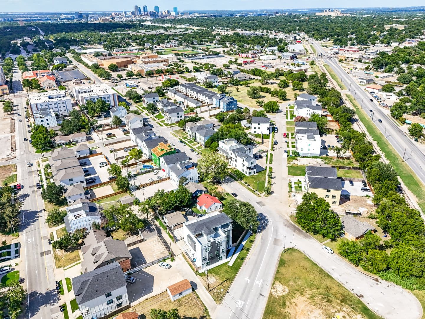 Fort Worth Apartment: 2400 Benbrook Dr