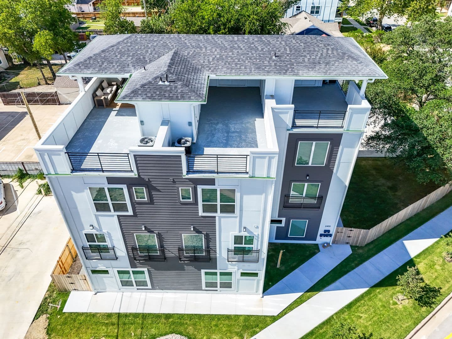 Fort Worth Apartment: 2400 Benbrook Dr