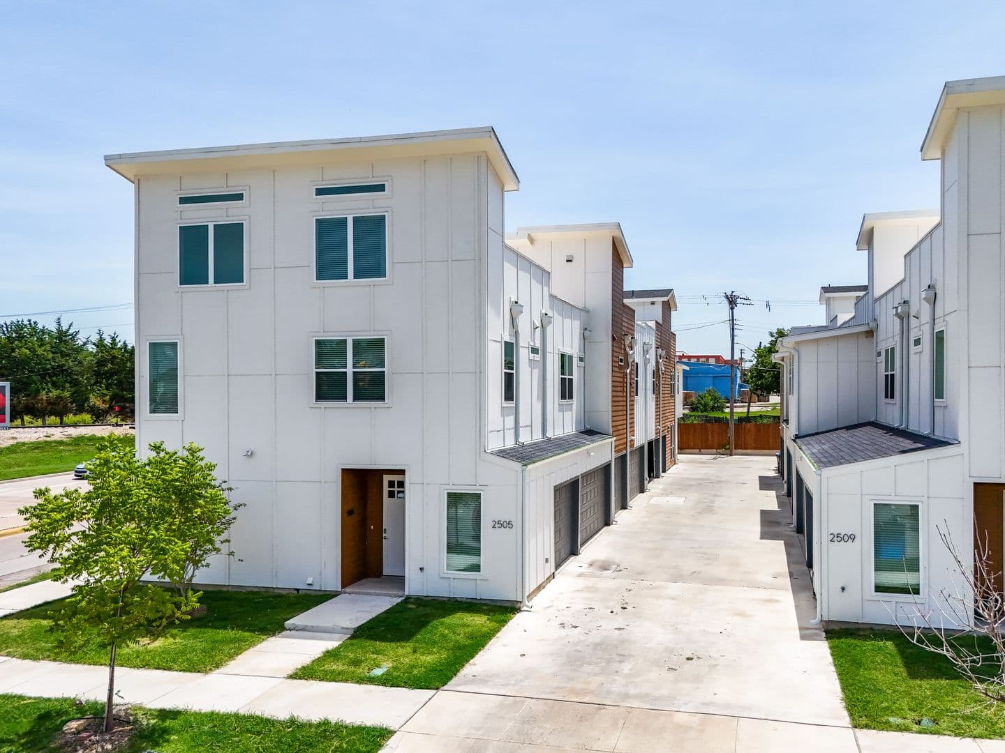 Fort Worth Apartment: 2505 Benbrook Blvd