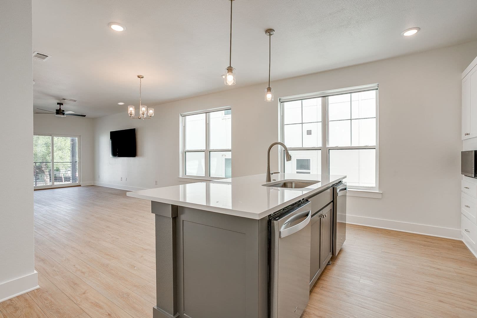 Fort Worth Apartment: 2335 Benbrook Blvd