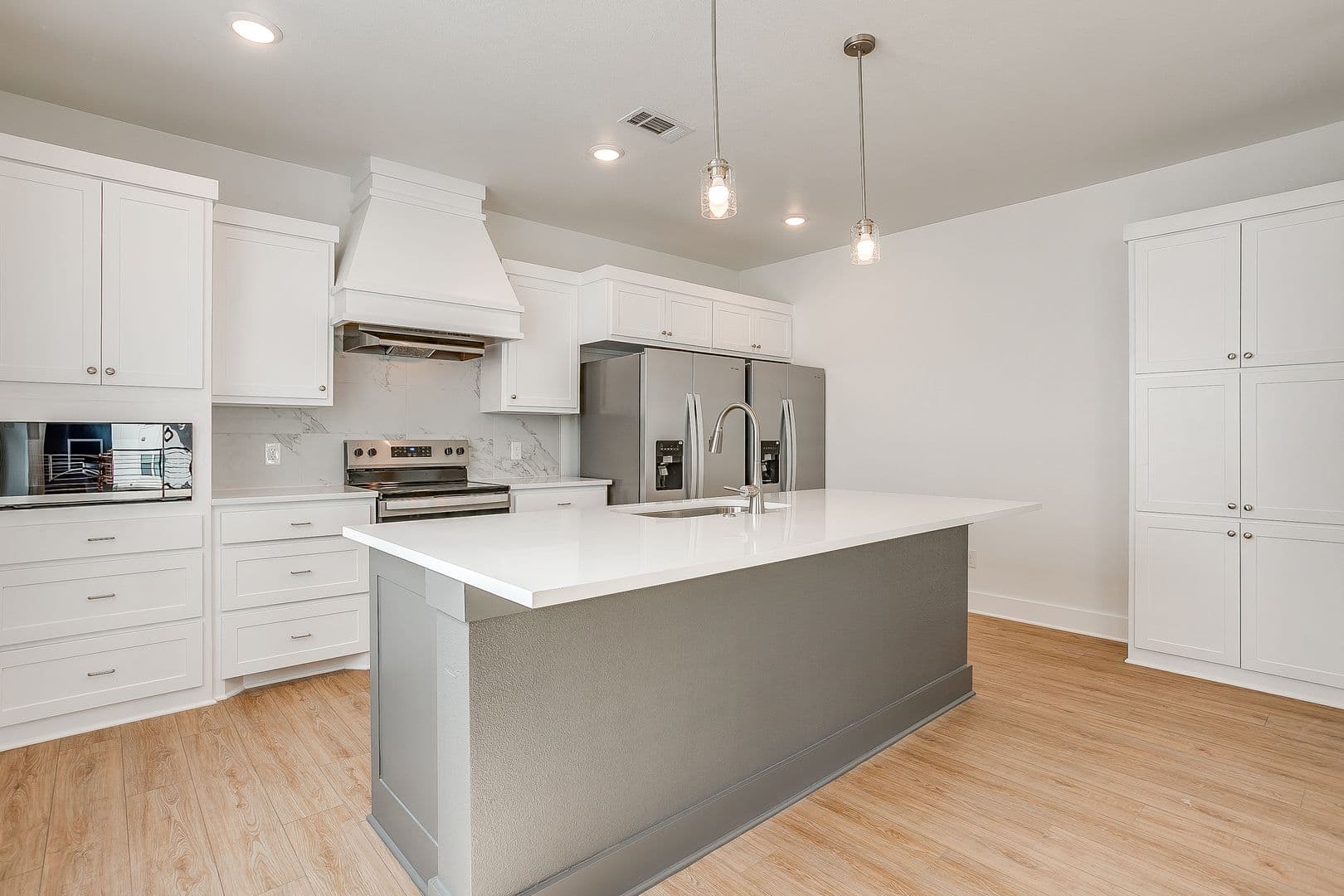 Fort Worth Apartment: 2335 Benbrook Blvd