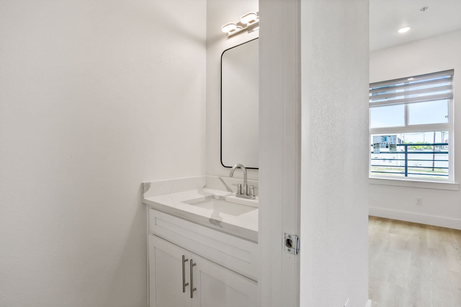 Fort Worth Apartment: 2400 Benbrook Dr