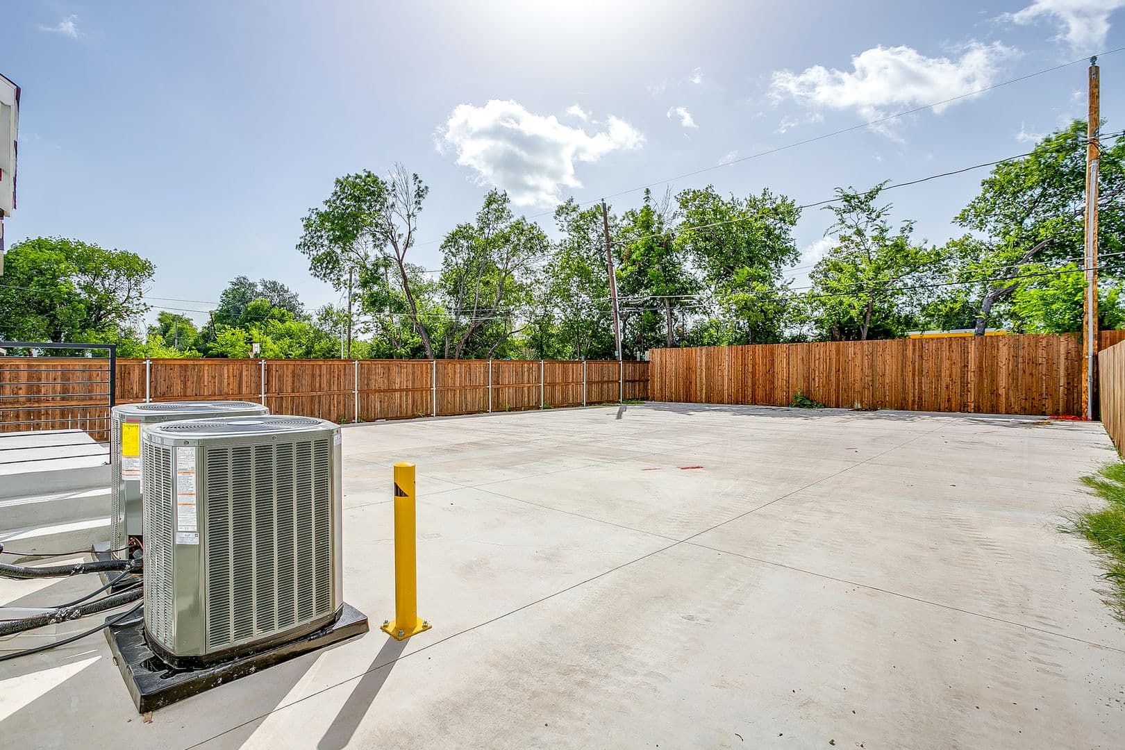 Fort Worth Apartment: 2333 Benbrook Blvd