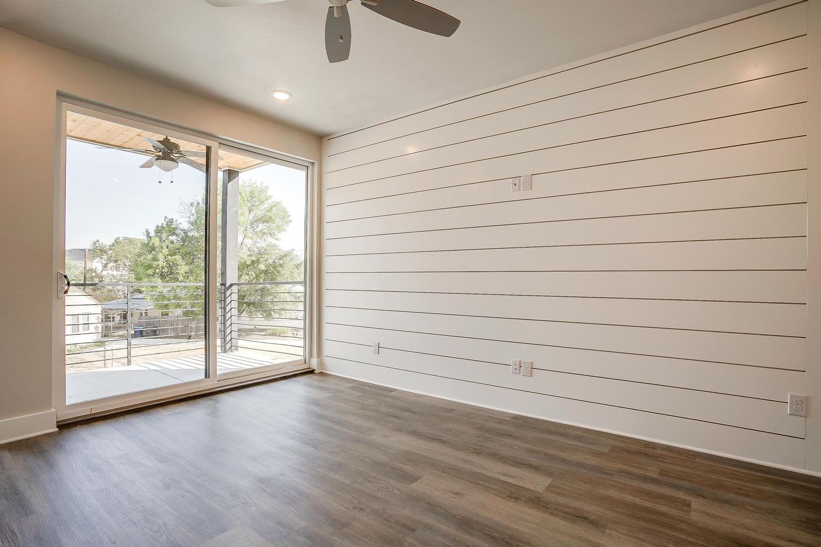 Fort Worth Apartment: 2323 Benbrook Blvd