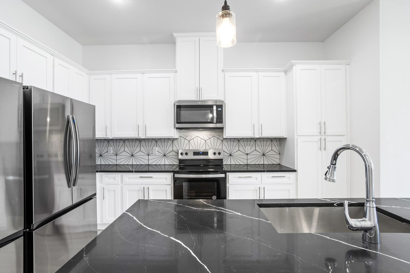 Fort Worth Apartment: 2400 Benbrook Dr