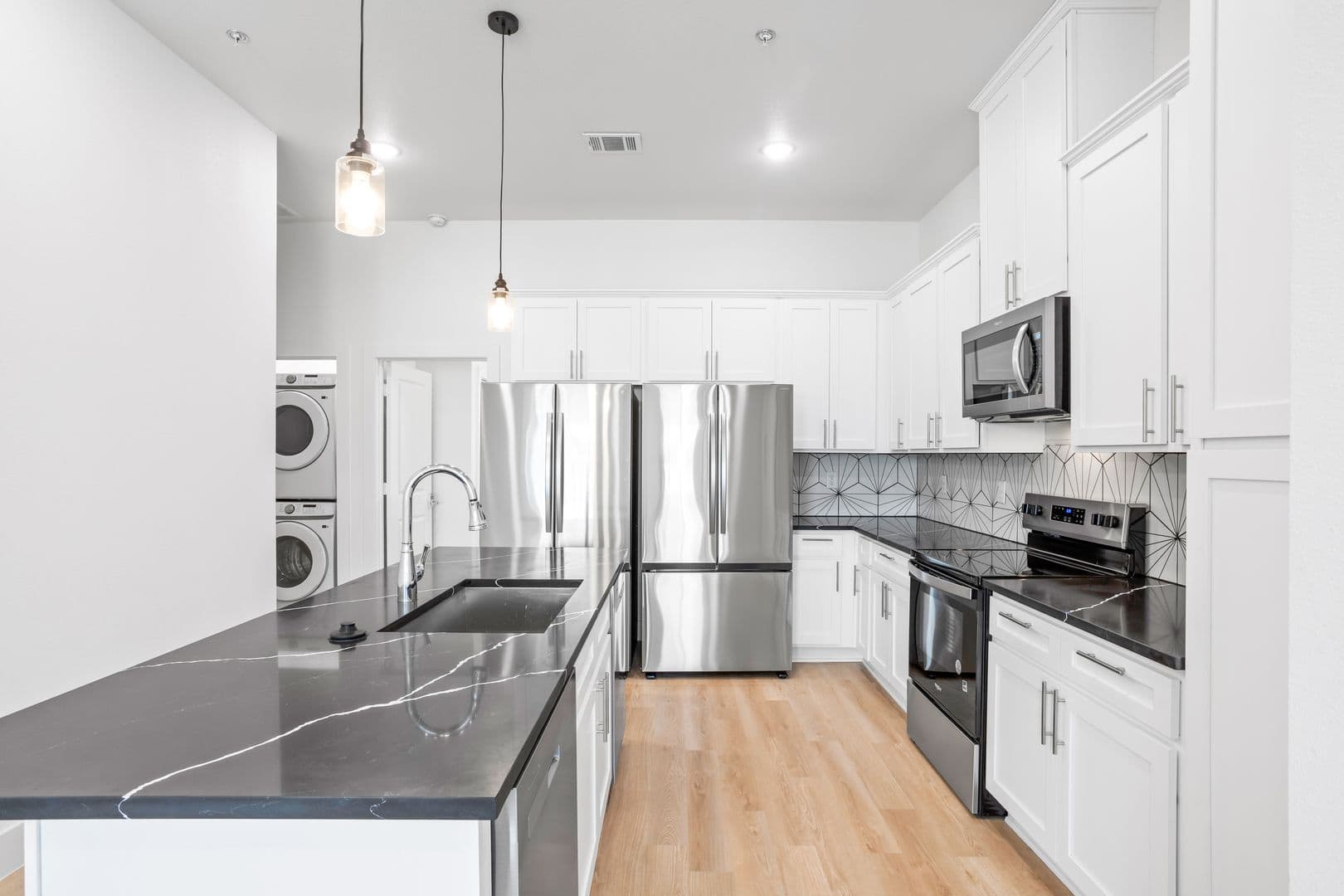 Fort Worth Apartment: 2400 Benbrook Dr