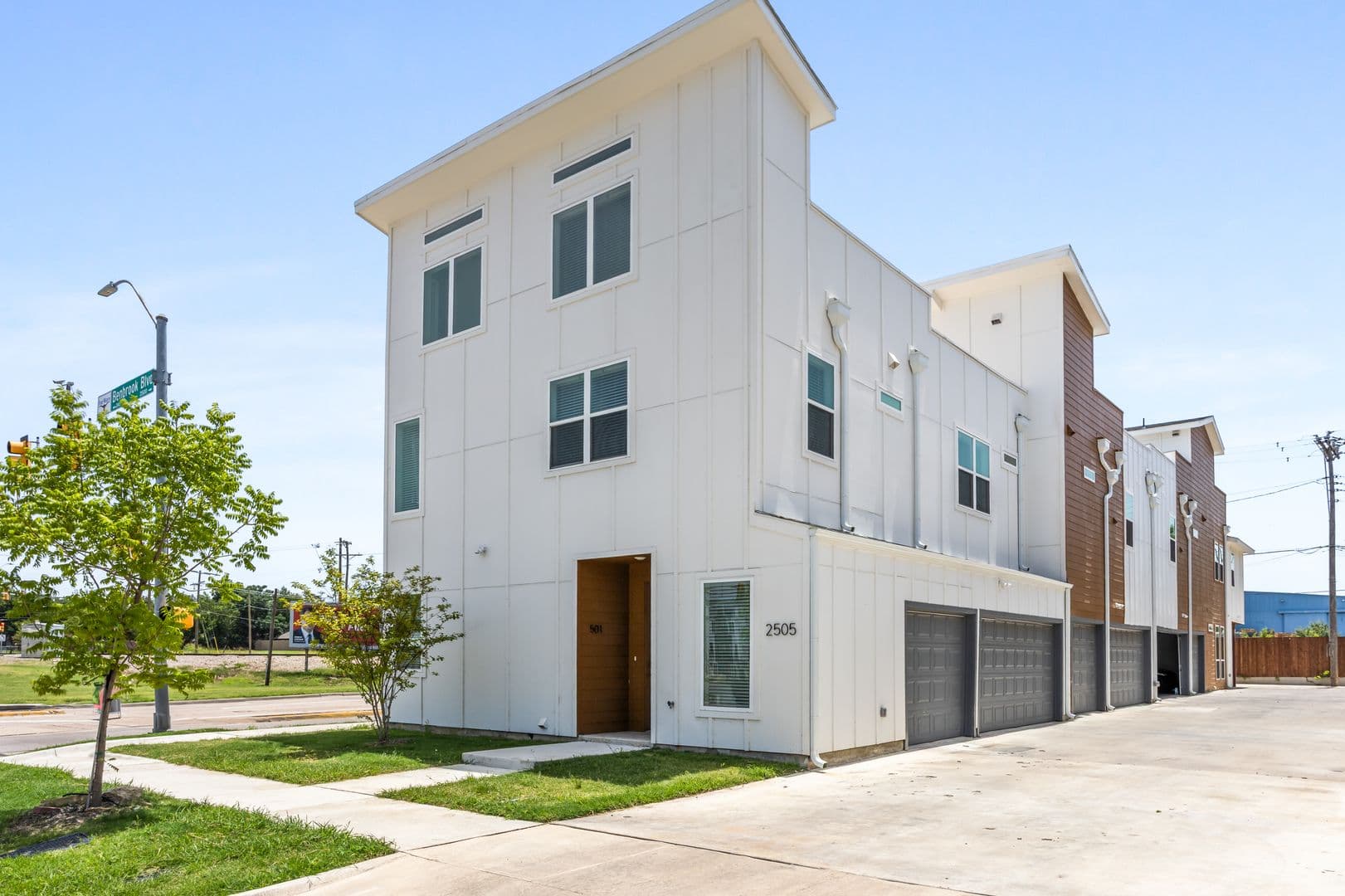 Fort Worth Apartment: 2505 Benbrook Blvd