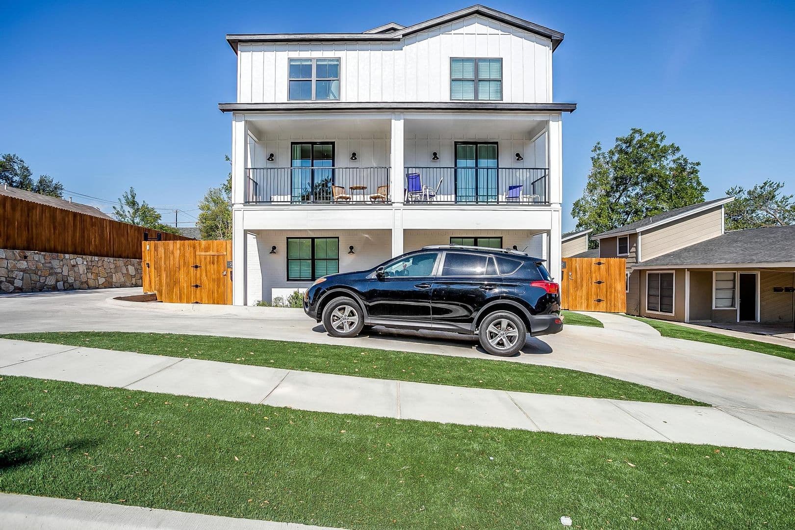 Fort Worth Apartment: 2832 Wayside Ave