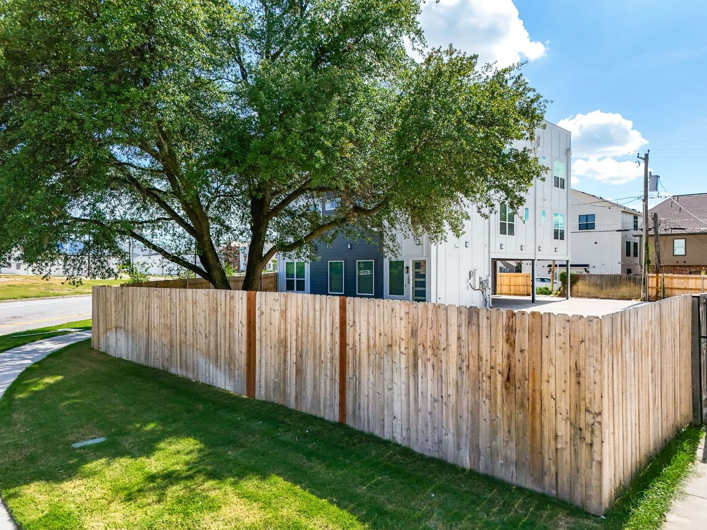 Fort Worth Apartment: 2400 Benbrook Dr